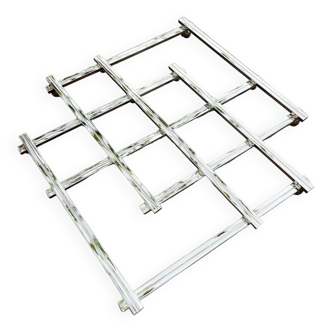 Silver metal trivet