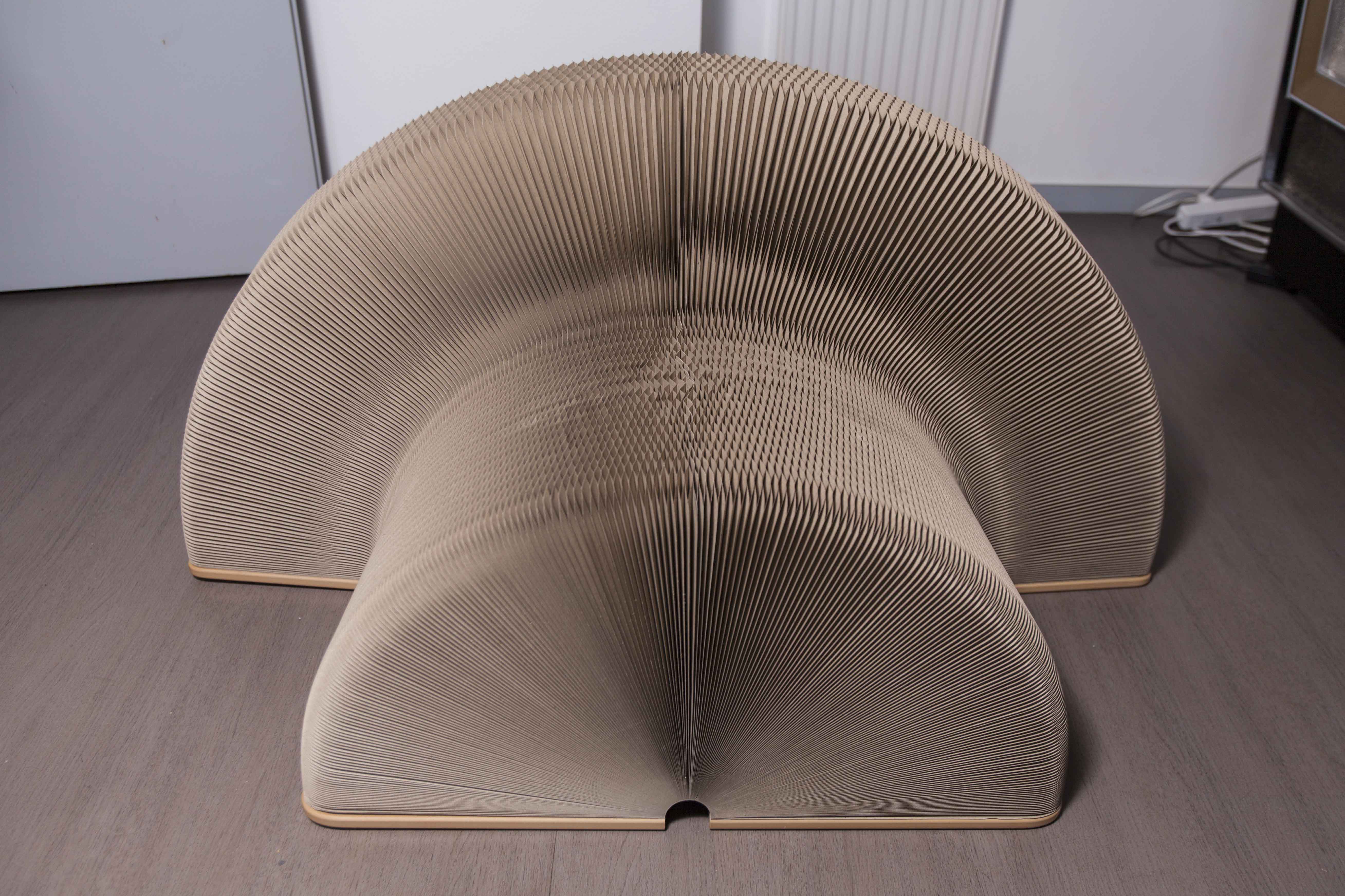 Vintage Extendable Seat The Flexible Love by Chishen chiu 2009