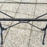 White and black oval marble table, wrought iron base