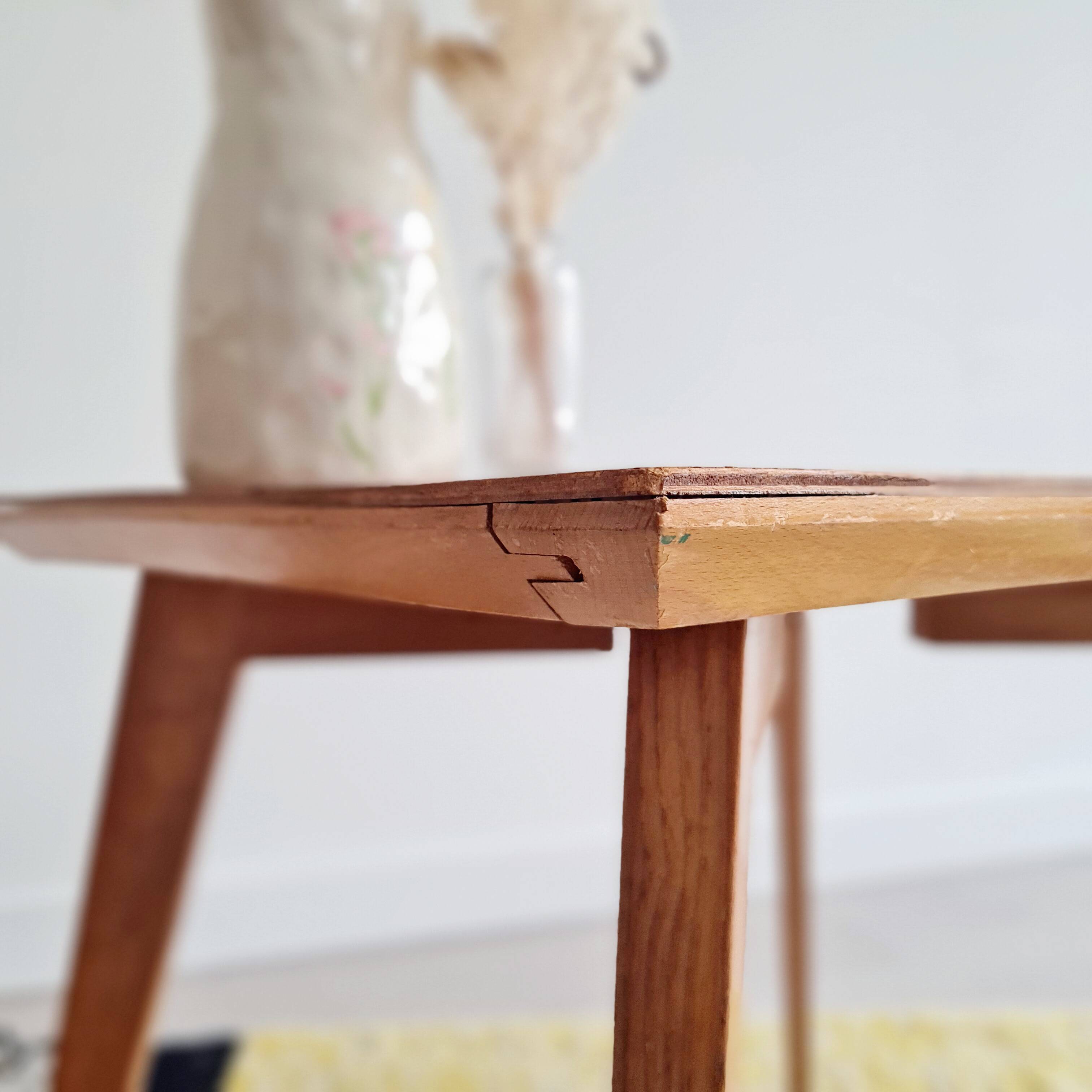 Table basse pieds compas dessus marqueté