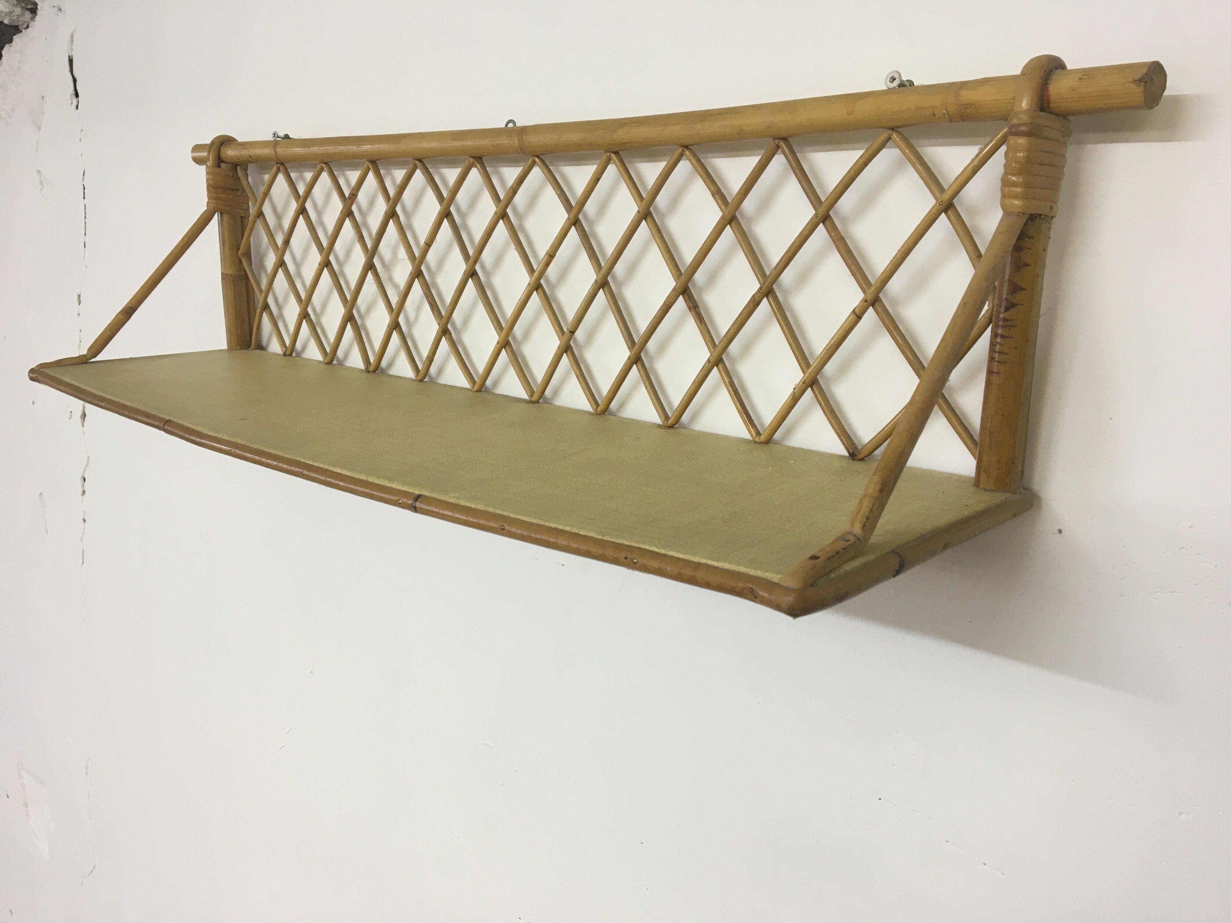 Wall shelf in rattan 50s
