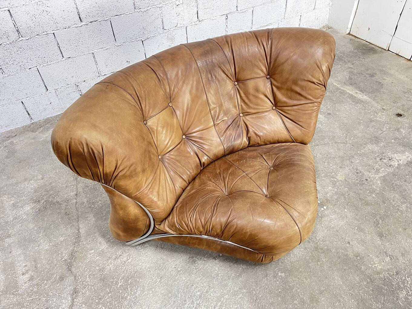 Fauteuil d'angle vintage en cuir, design italien des années 1970