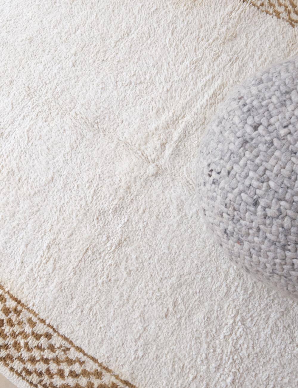 Vintage Moroccan rug - 318 x 163 cm