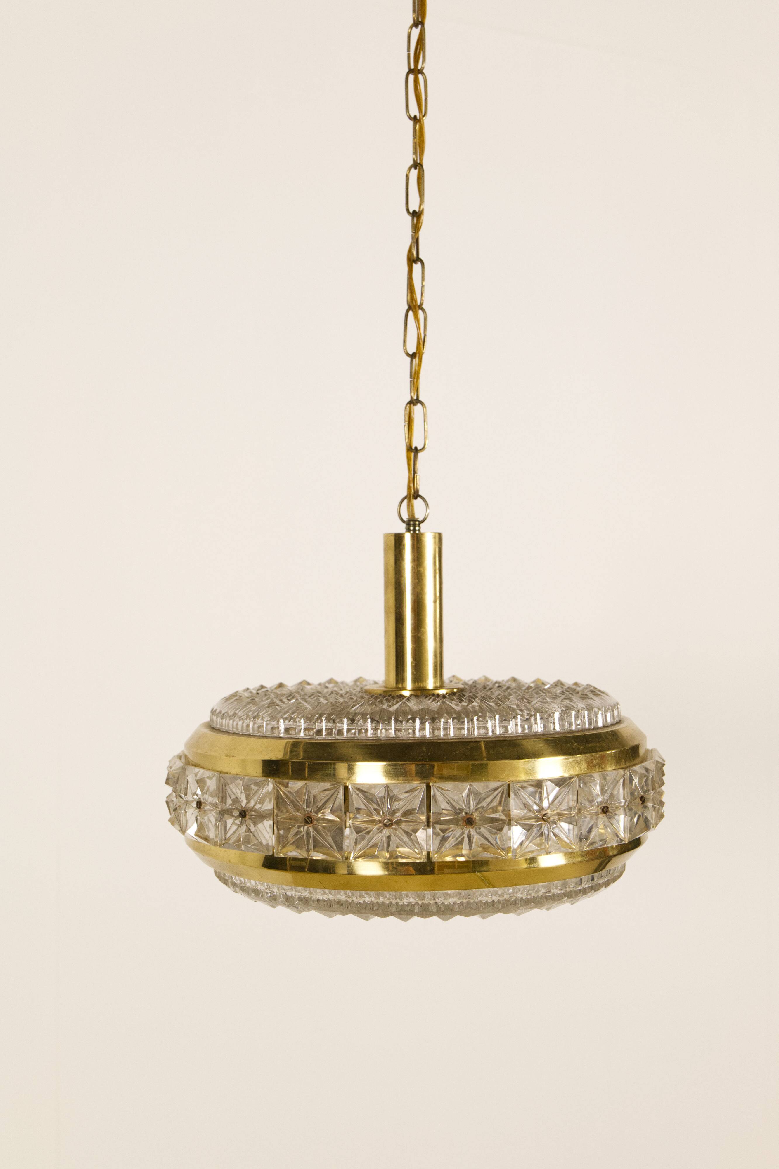 Vitrika 'Prizmpendel' brass and pressed glass pendant lamp