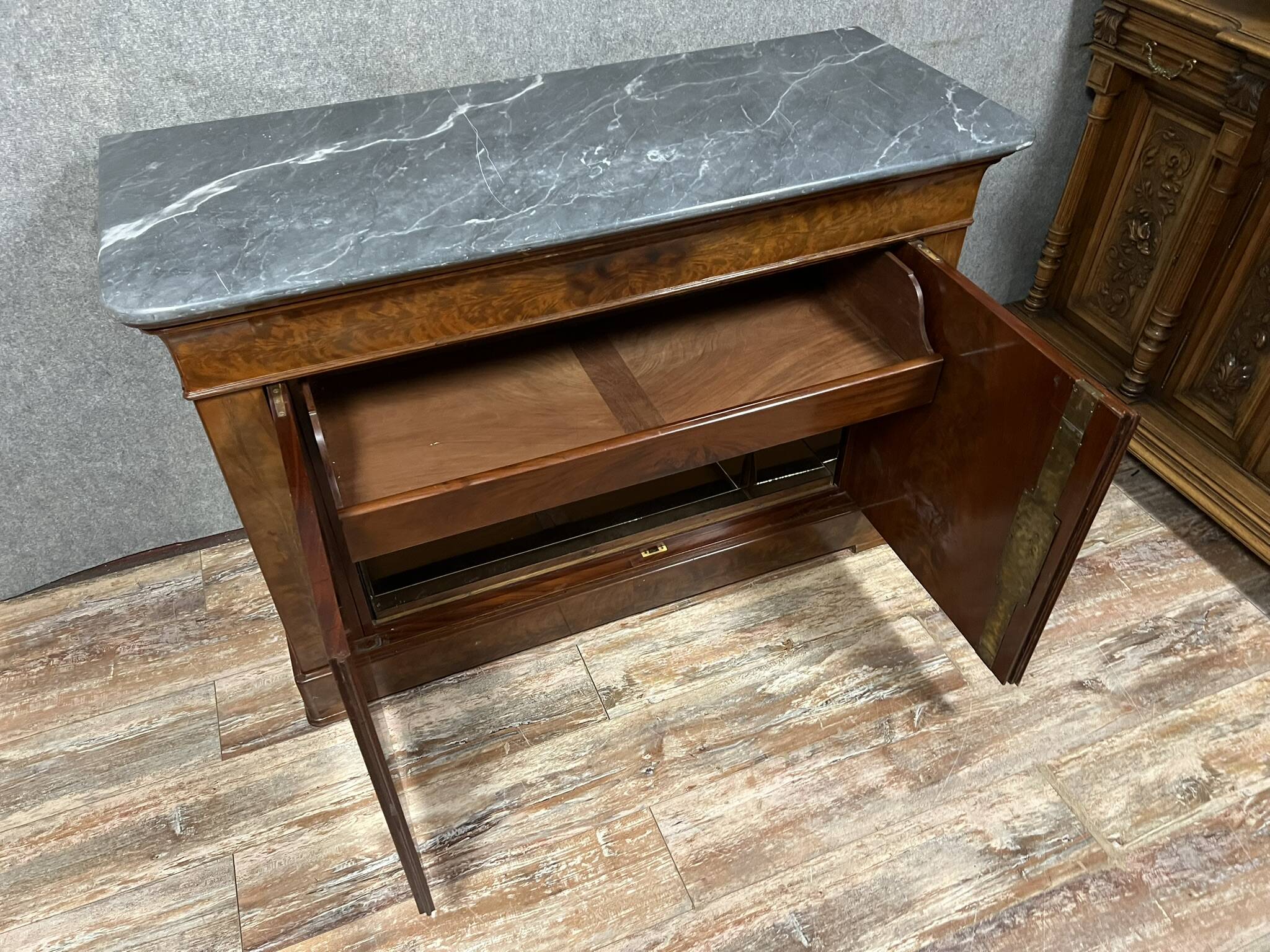 Louis Philippe / Restoration period sideboard in flamed mahogany circa 1820