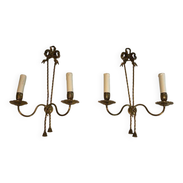 Paire d'appliques en bronze de style Louis XVI