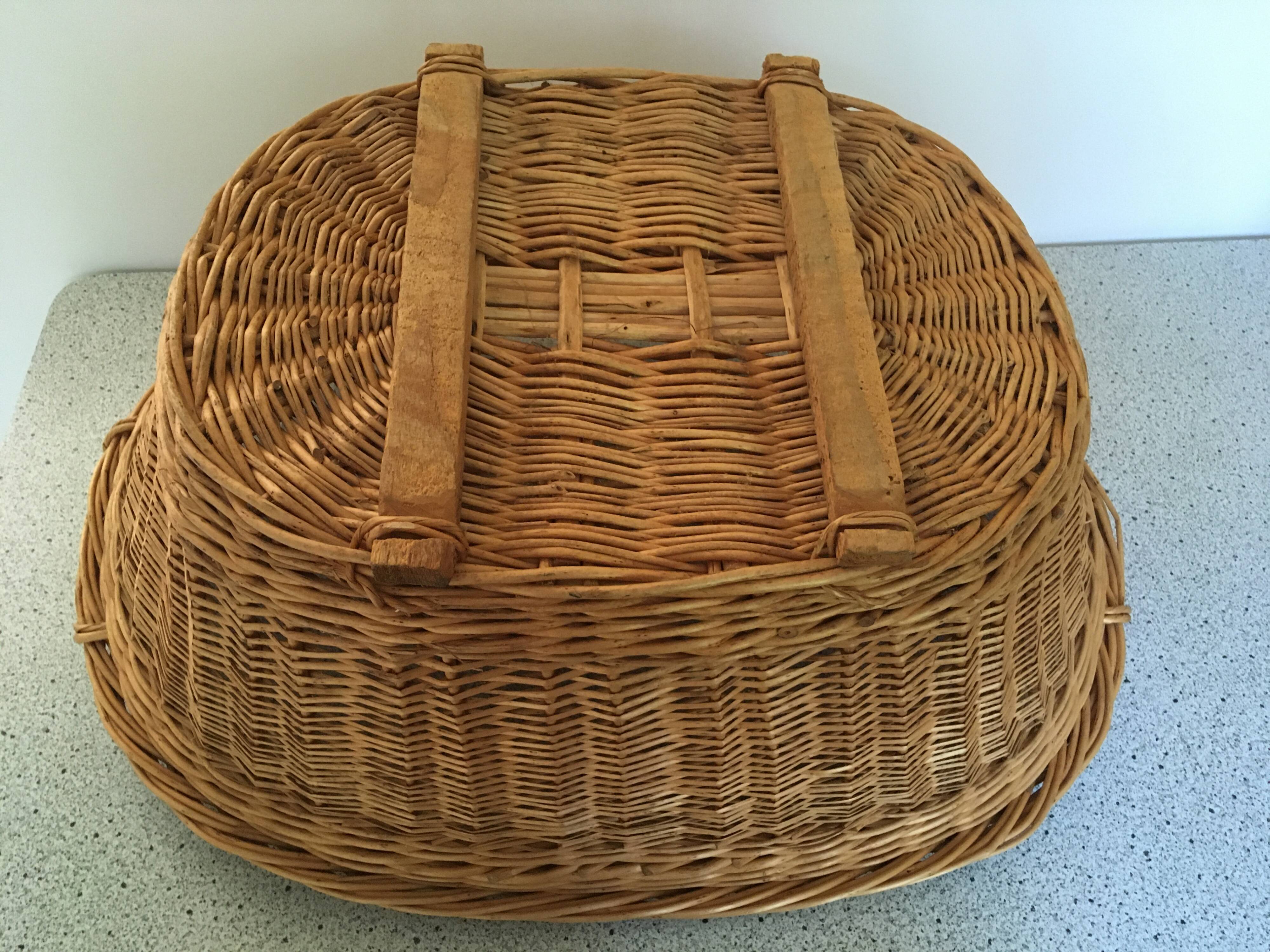 Wicker laundry basket