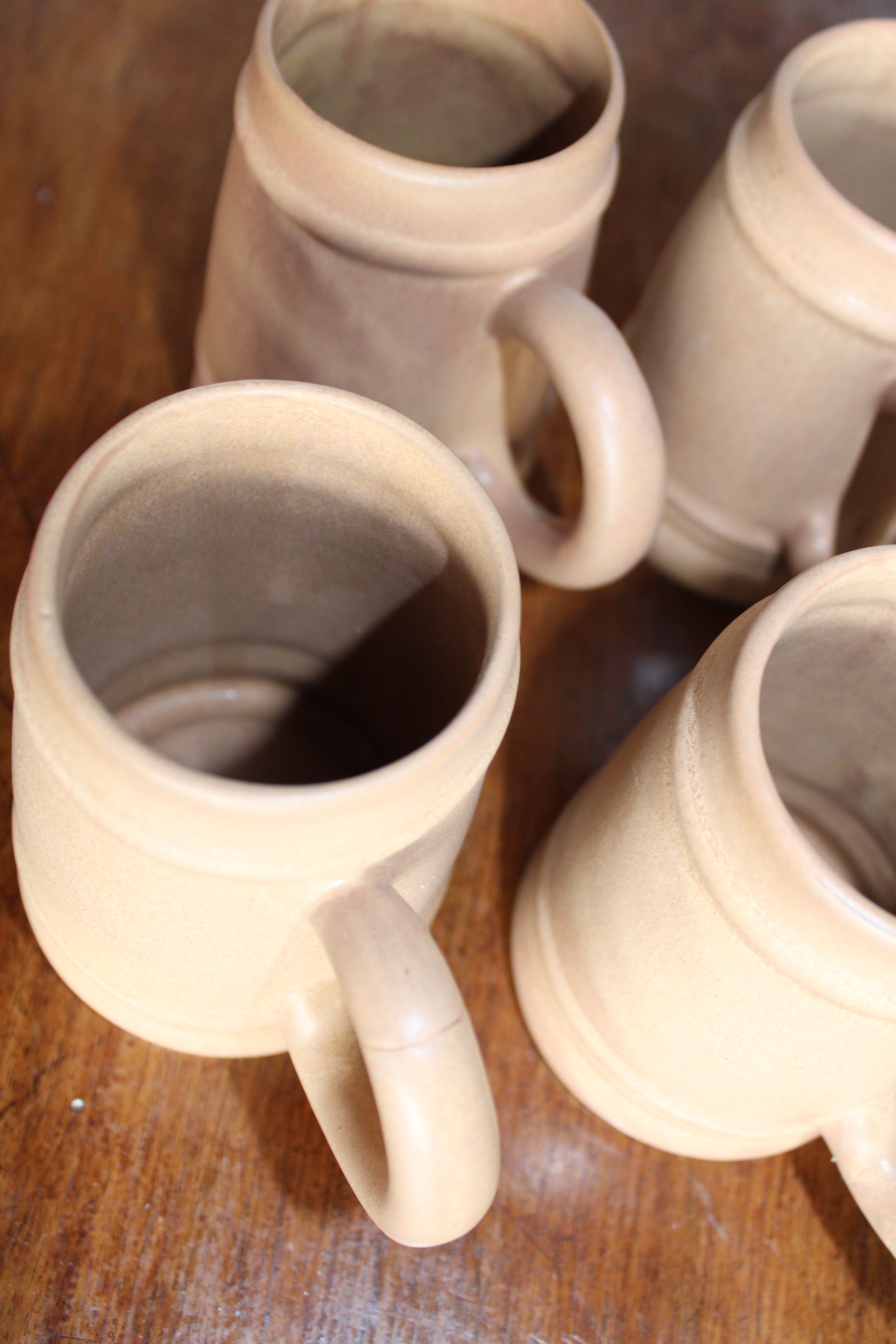 4 mugs stoneware