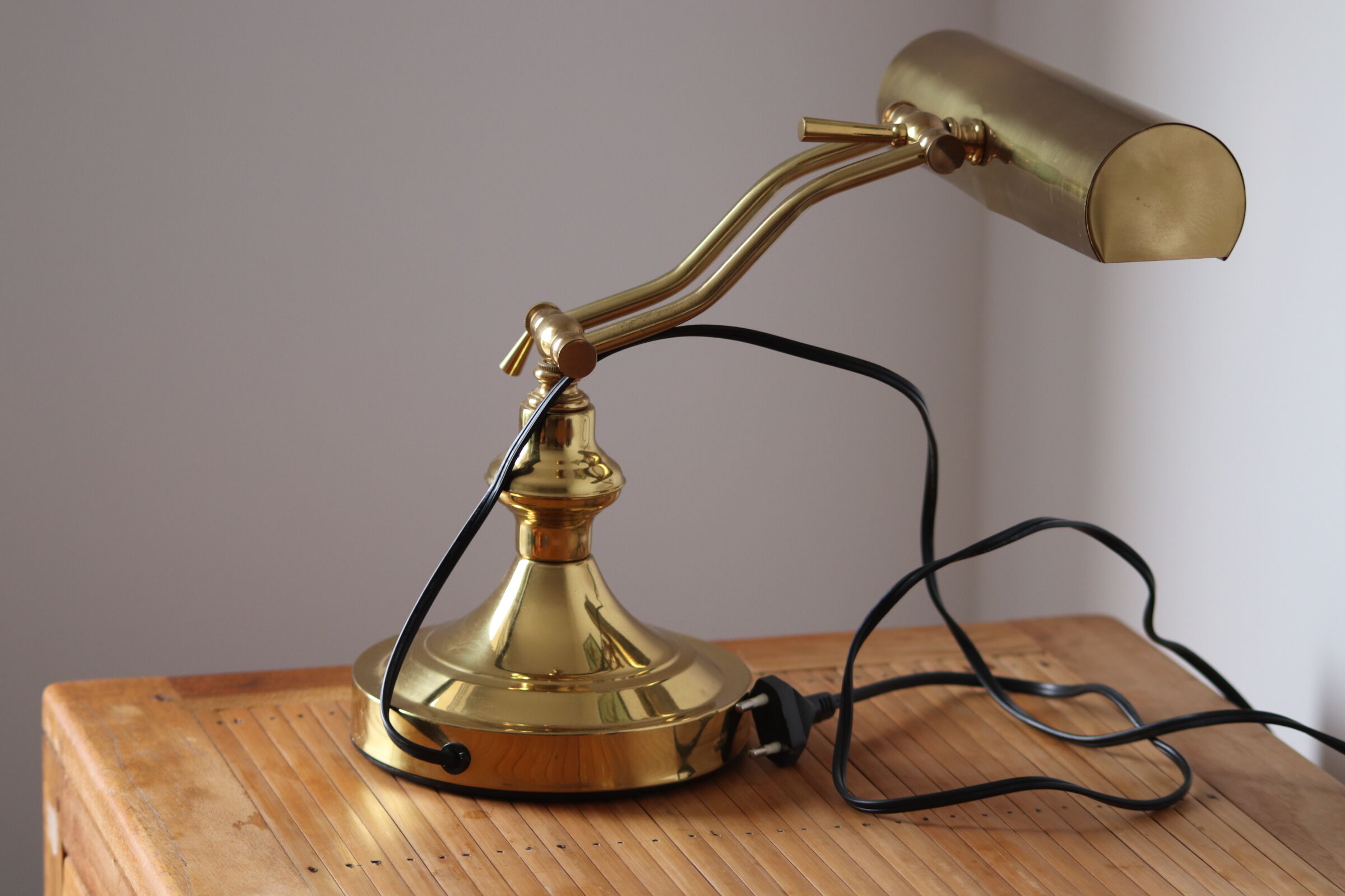 Gold notary lamp