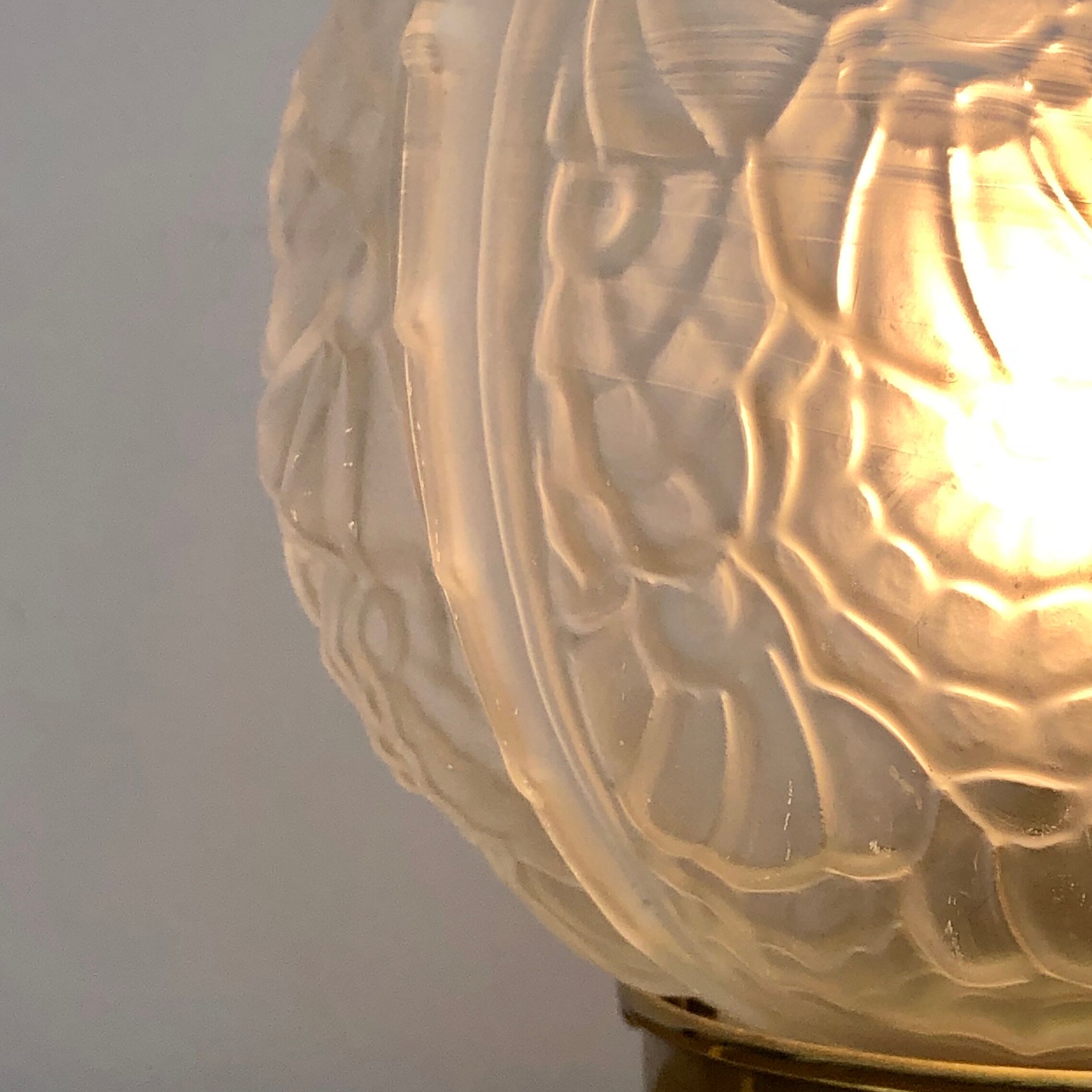 Lampe à poser globe vintage en verre art déco