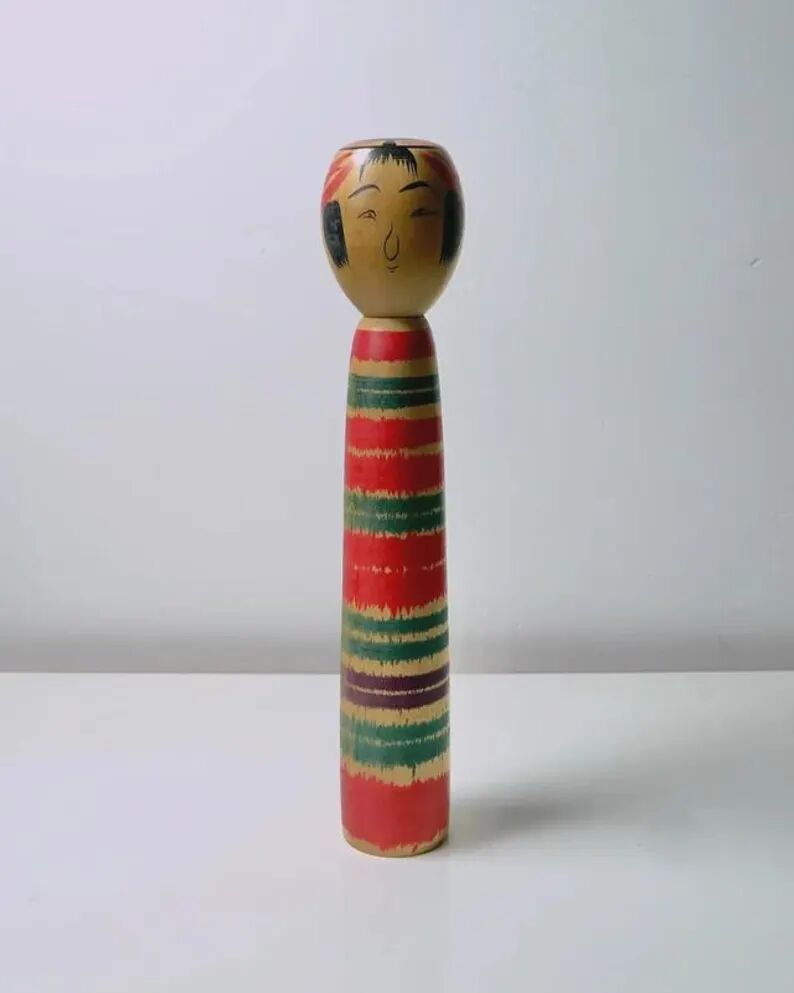 Vintage Japanese Kokeshi doll Naruko signed - Antique turned wood figurine craftsmanship Japan - Collectible item from the Showa period (1926–1989)