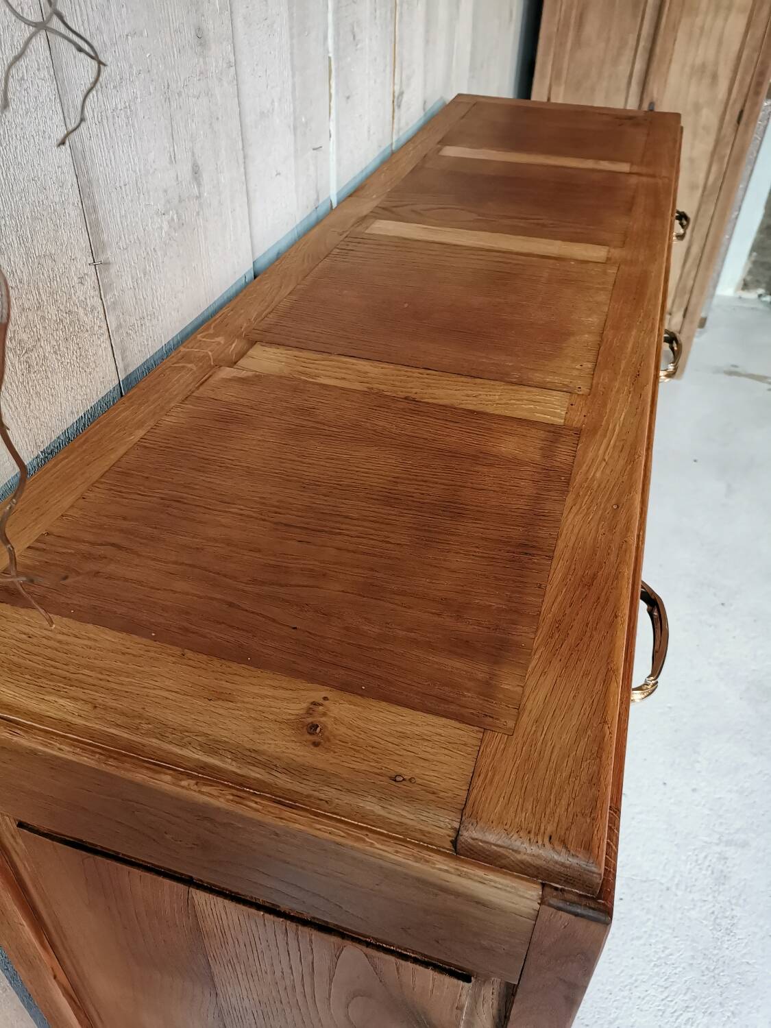 Compass feet sideboard