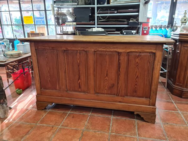 Comptoir de magasin en pitchpin