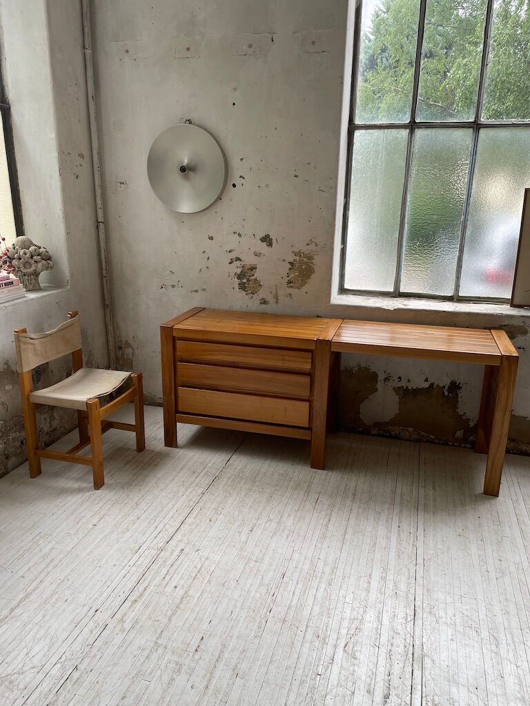 Regain dresser office row