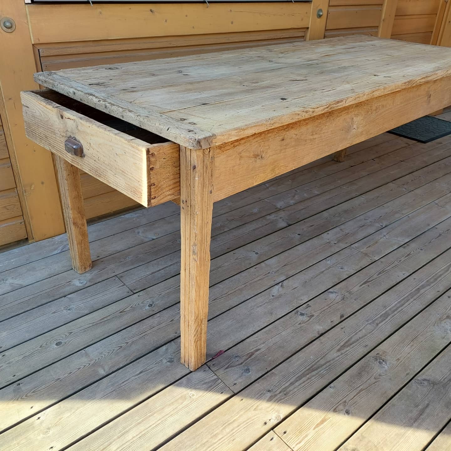 Farm table