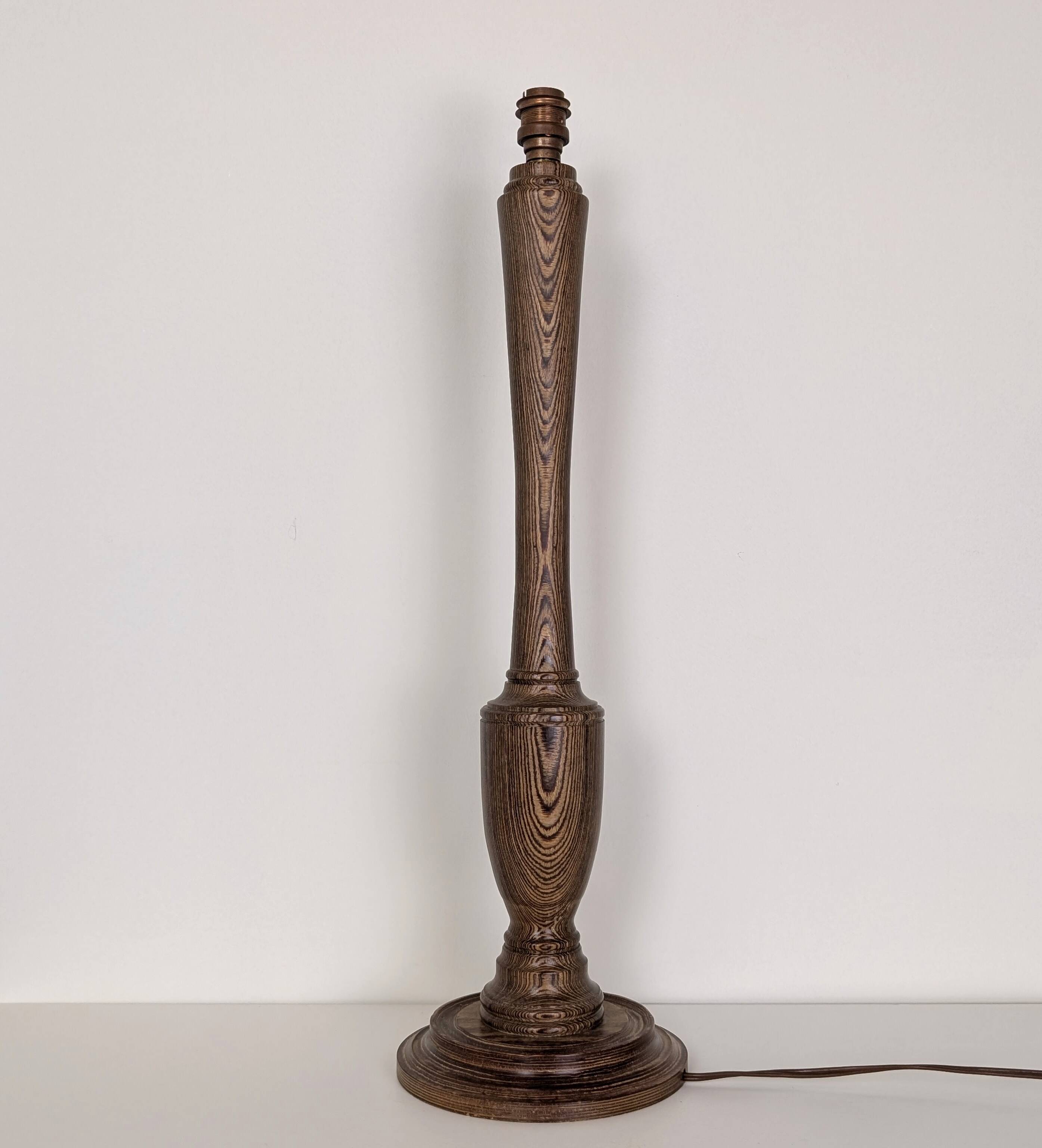 Lampe en bois tourné