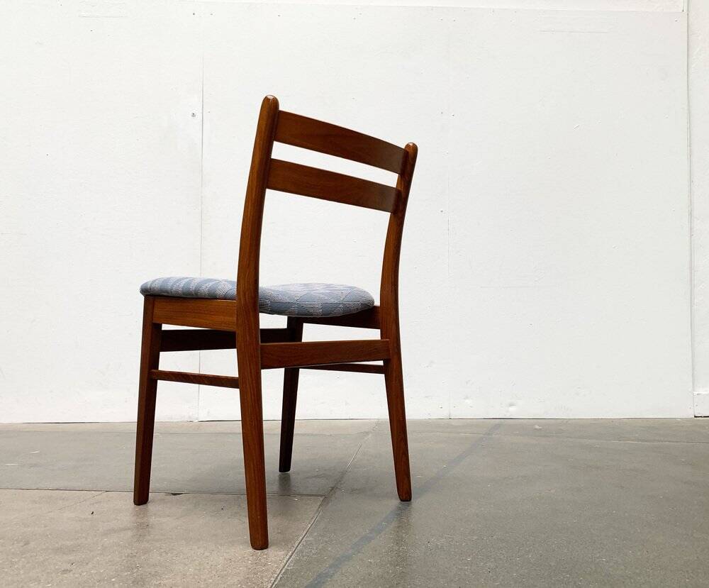 Set of chairs with a minimalist pattern, 1960s