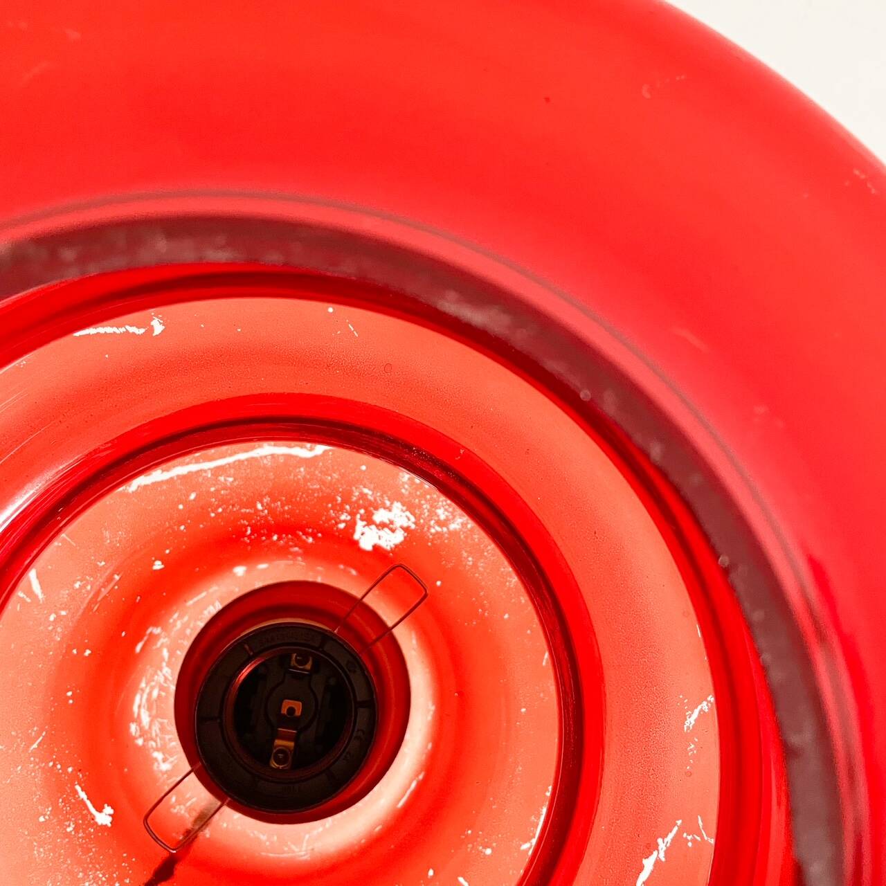 Suspension en verre rouge vintage