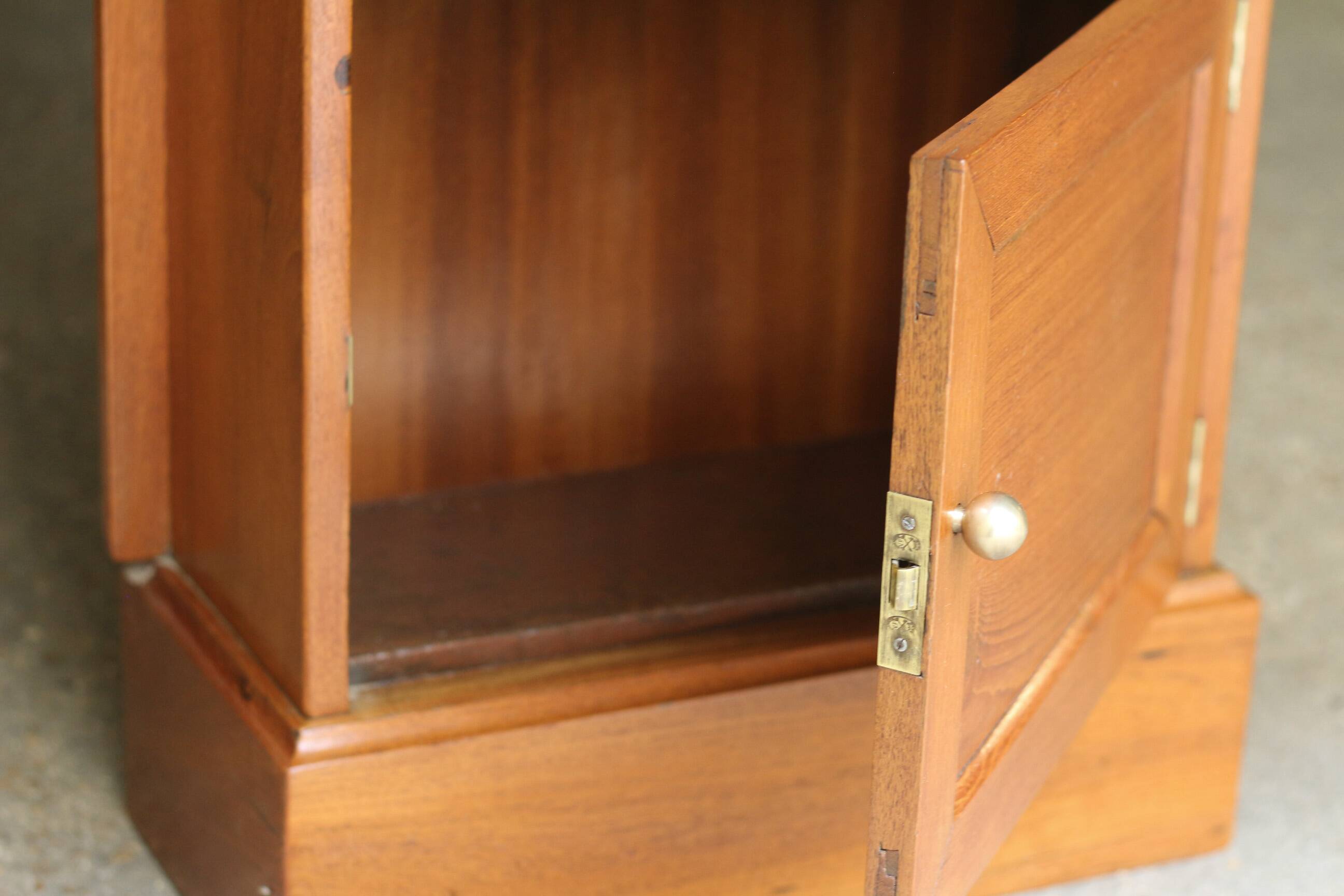Rare: adorable mahogany boat furniture (circa 1900). Very good condition.
