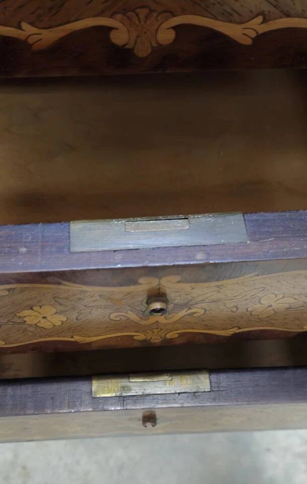 Commode travailleuse marquetée époque Napoléon III à abattant avec miroir