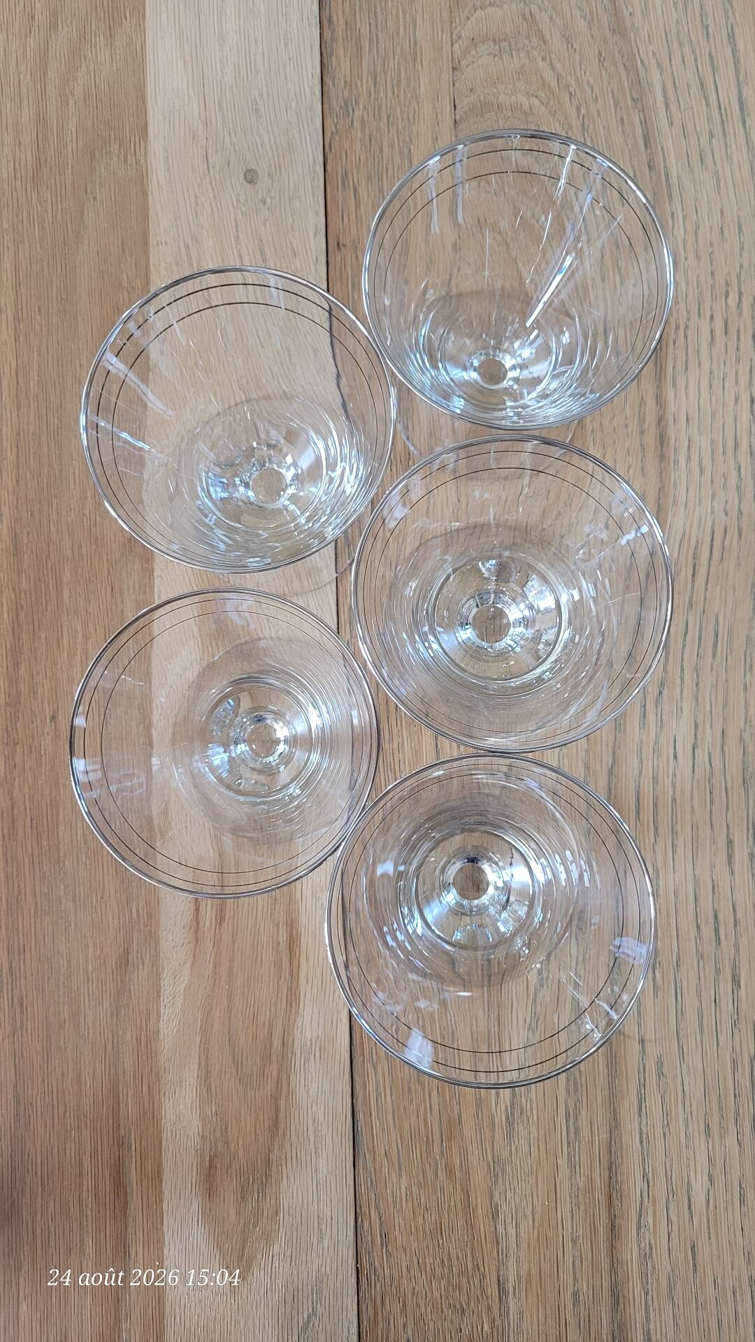 5 stemmed glasses