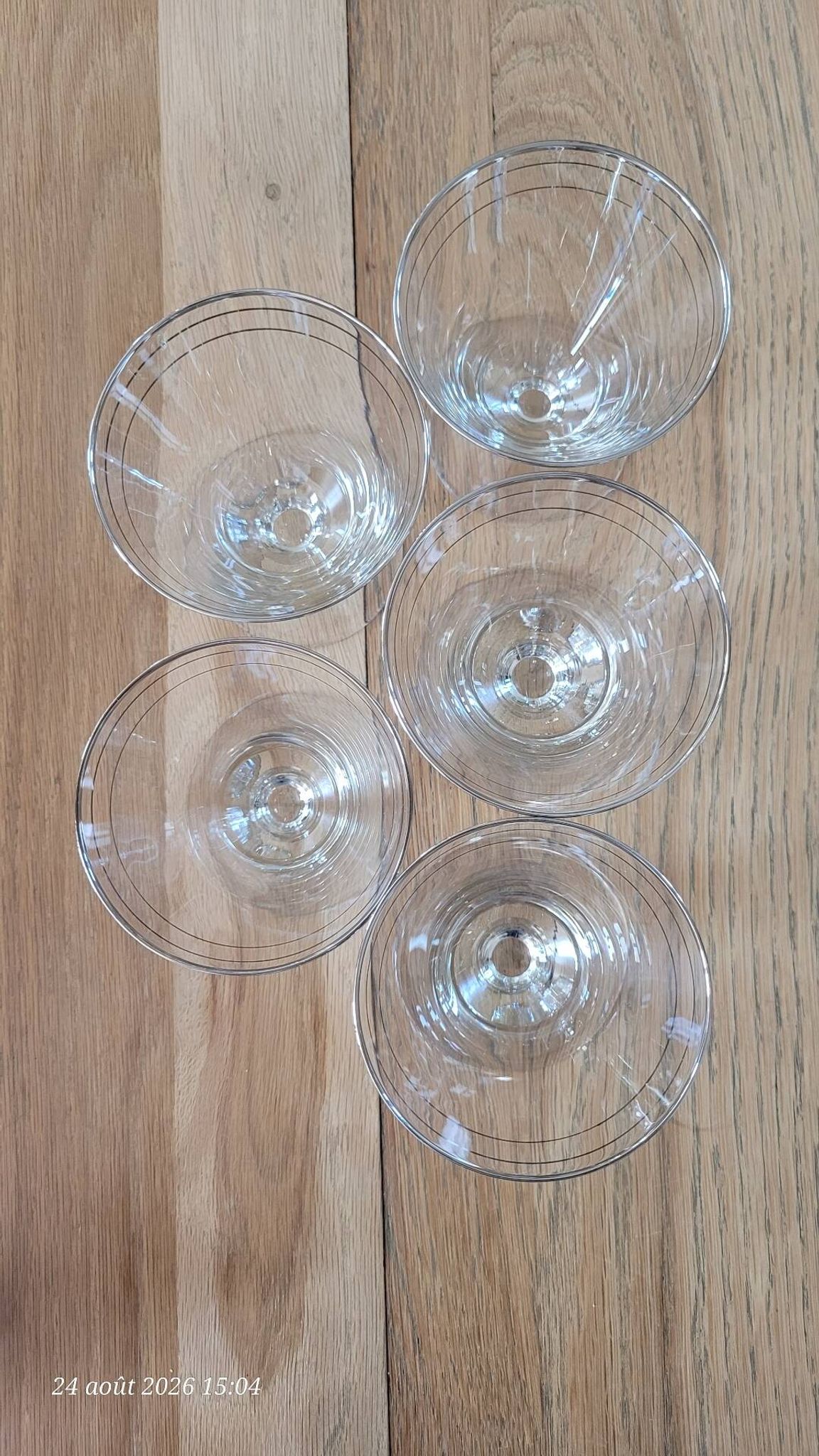 5 stemmed glasses
