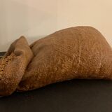 Lampe sac toile de jute avec grains de blé de Didier Goudot, 1980