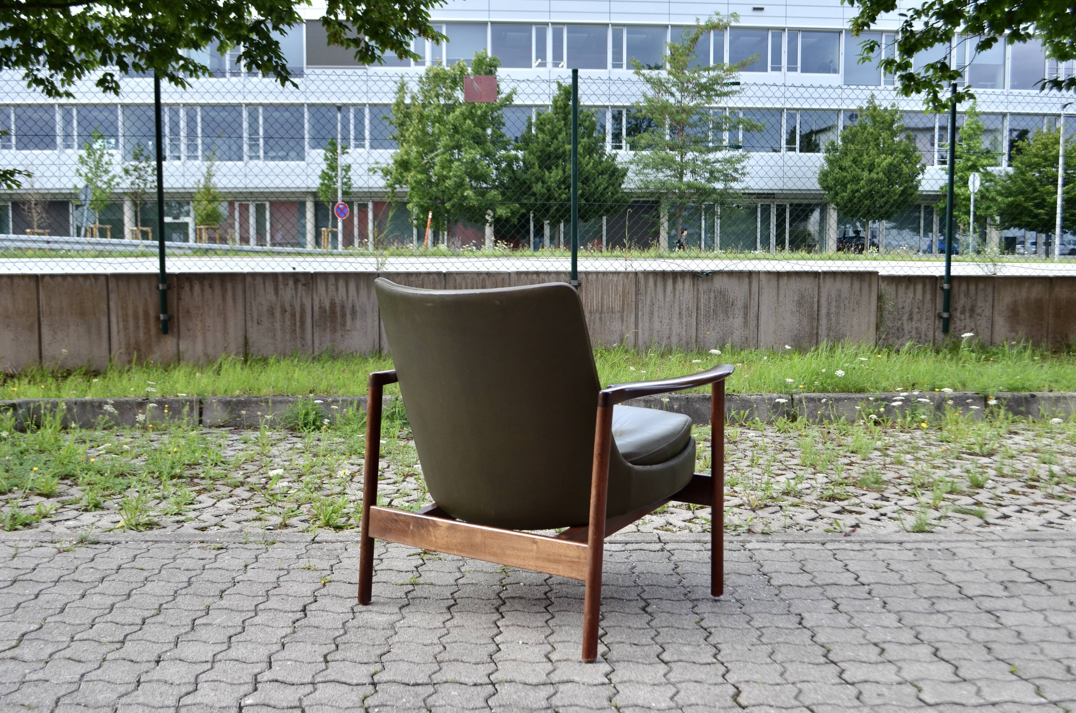 Ib Kofod Larsen for Fröscher Sitform olive leather Lounge Chair
