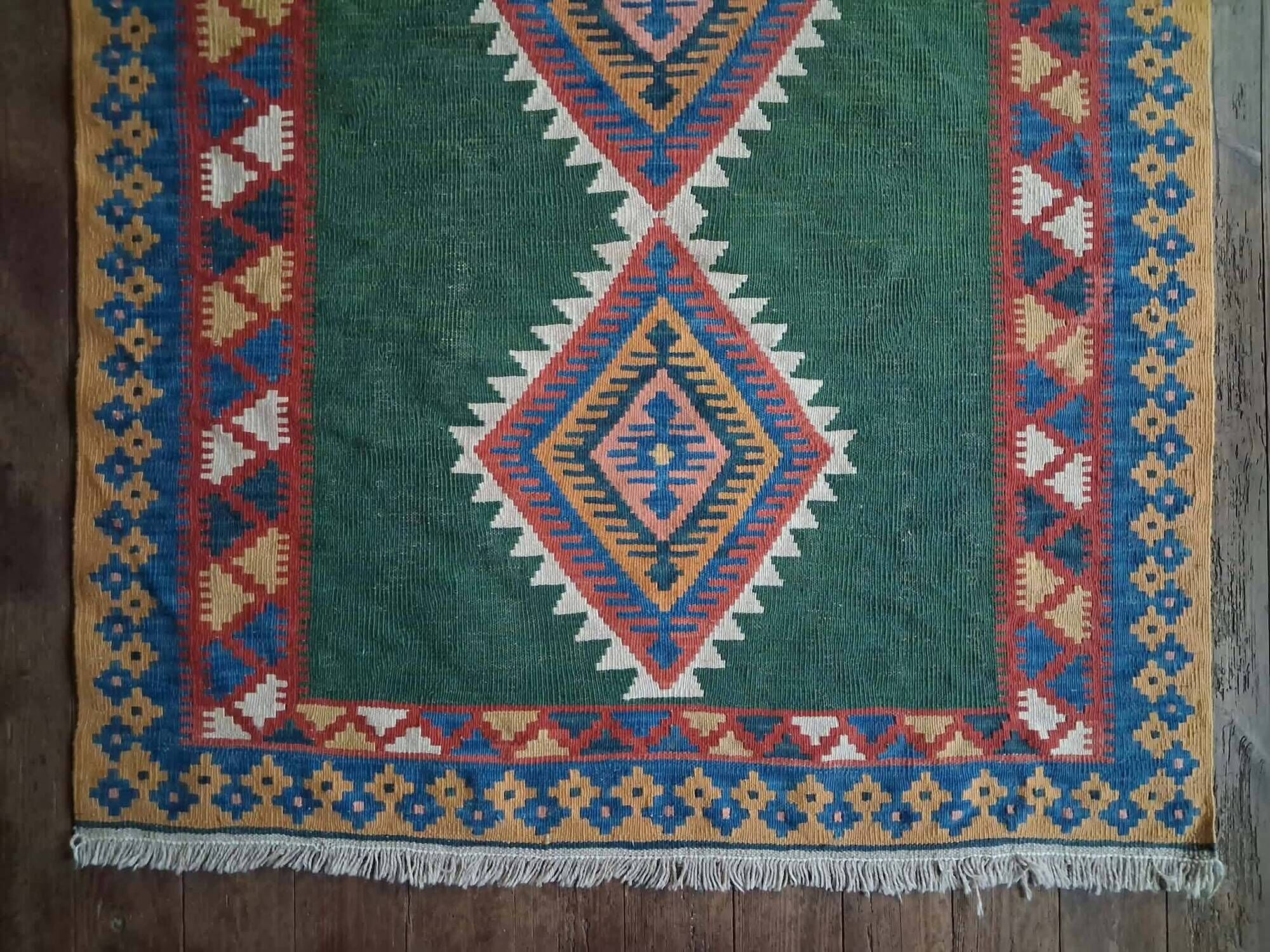 Handmade Persian Qashqai rug 175x120cm