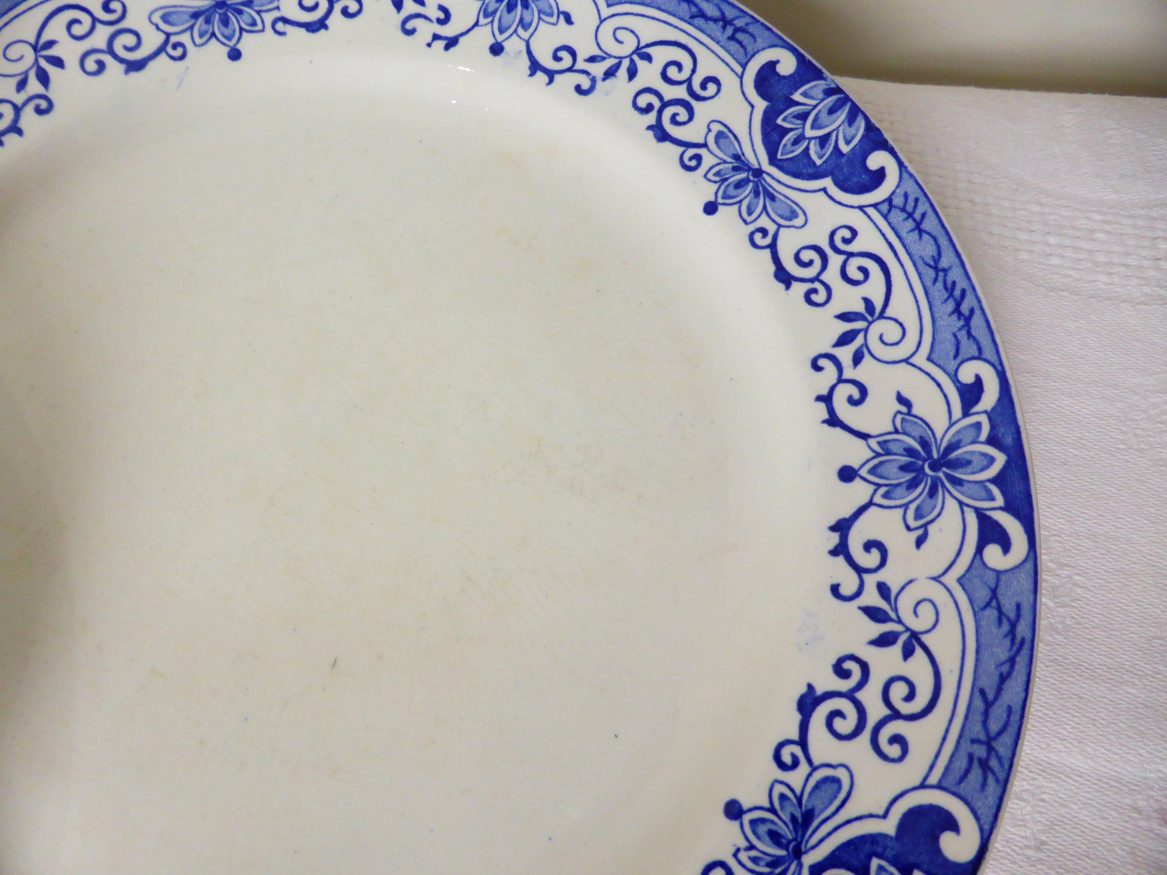 4 vintage dessert plates from the Boch Frères La Louvière model Dina 210357