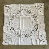Nappe ancienne brodée richelieu en lin blanc