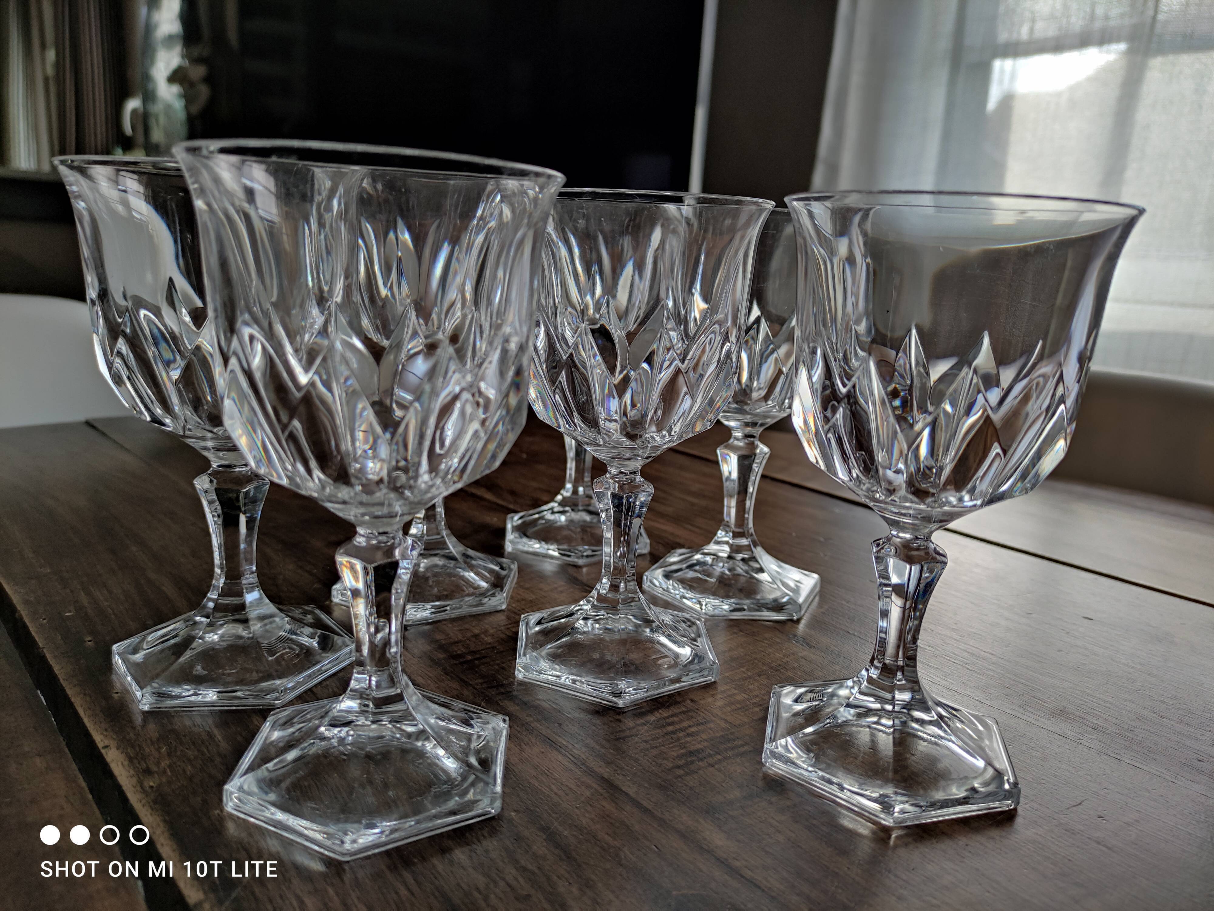 Lot de 7 verres à vin blanc en verre ancien