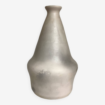 Vase artisanal différent de chaque côté