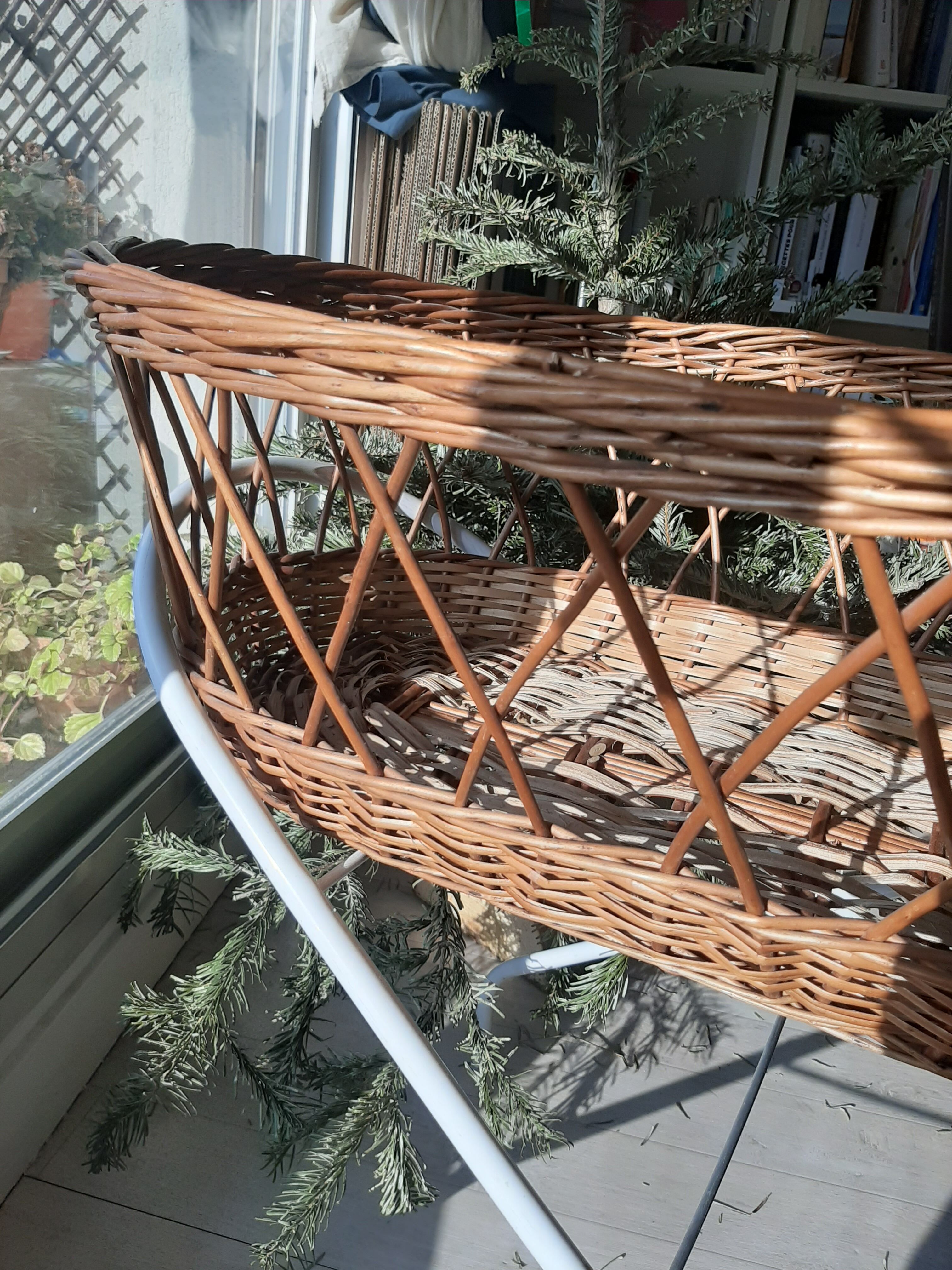 Rattan baby bassinet + stand