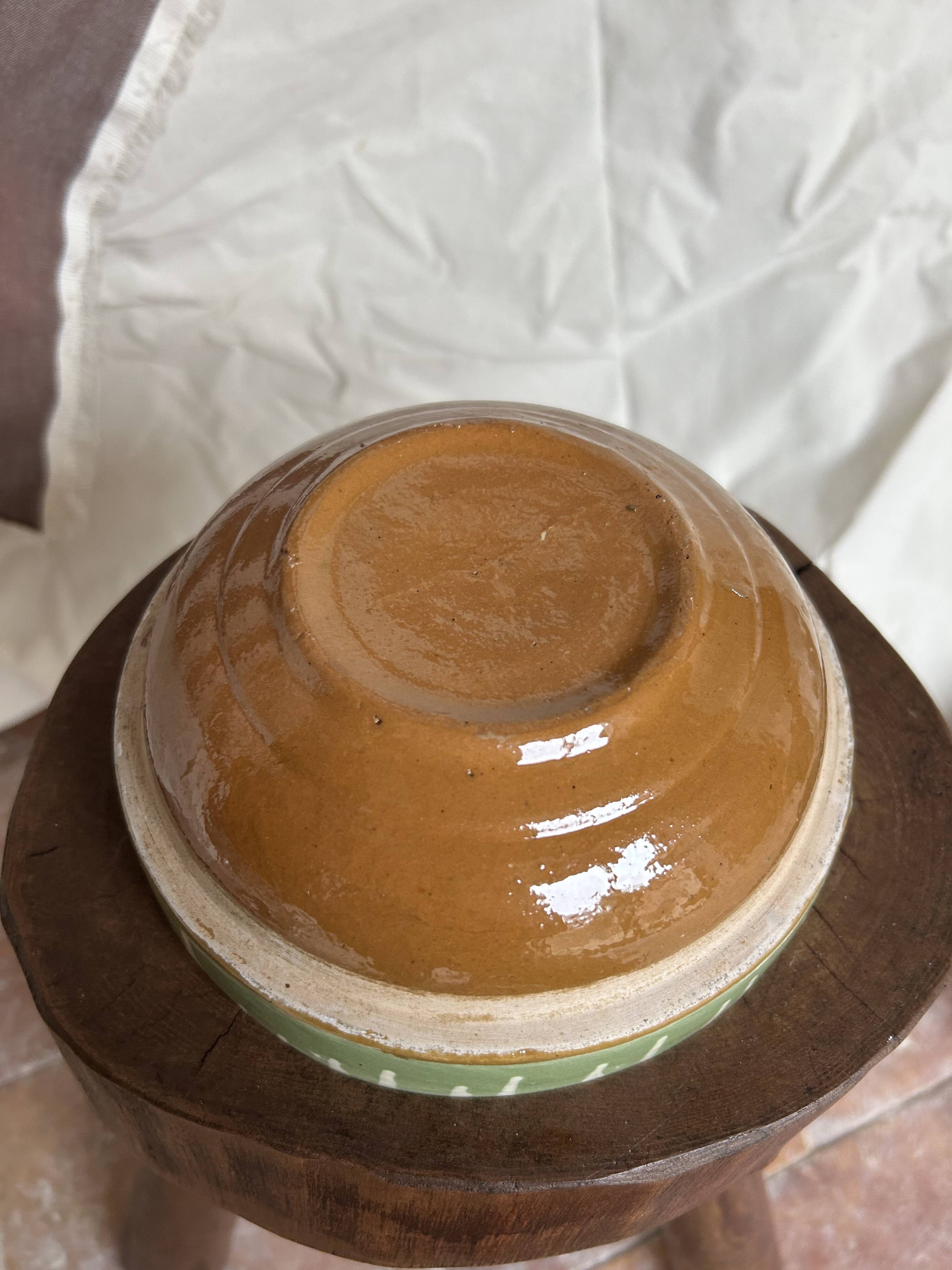 Bowl in painted terracotta