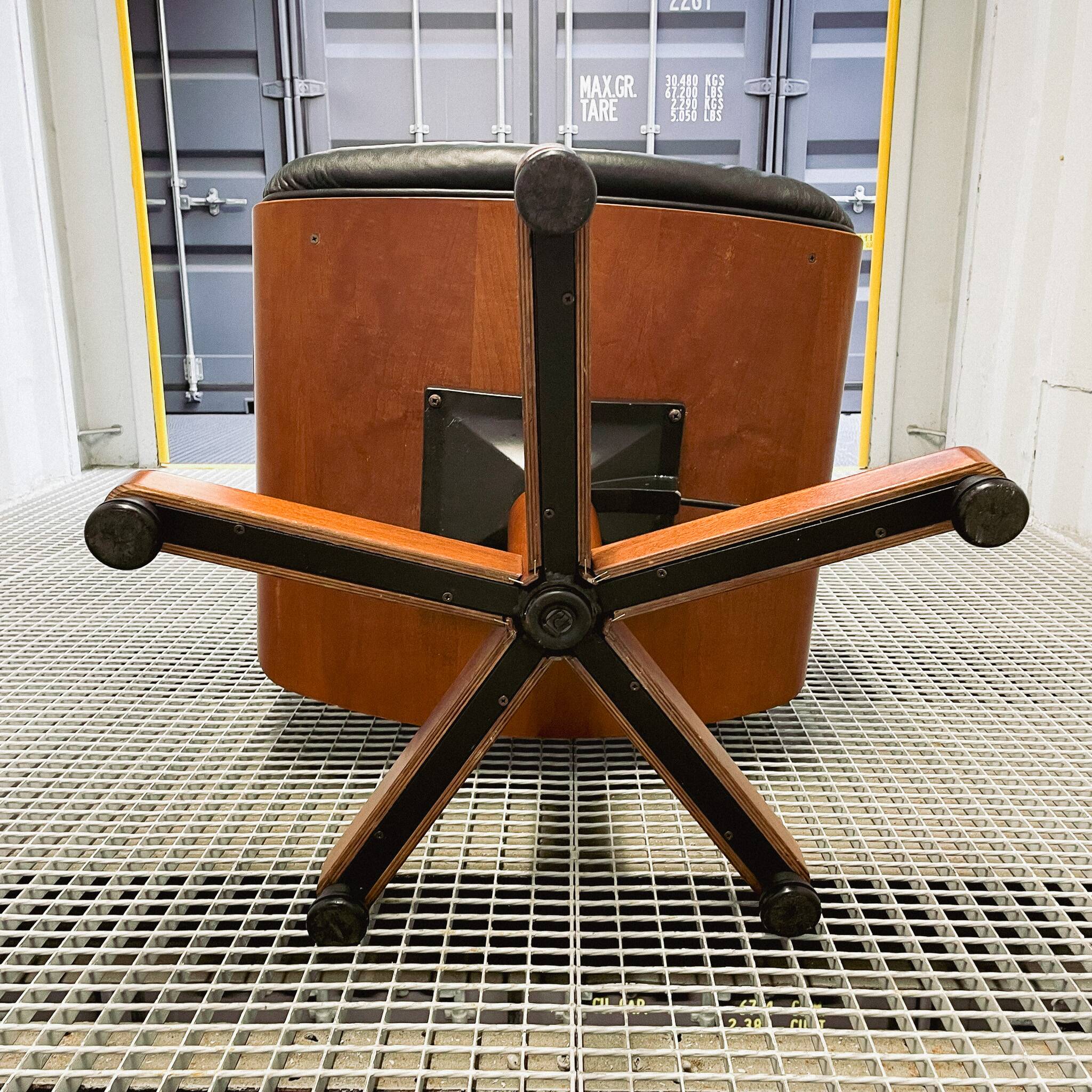 Vaghi • Italian Design • Vintage black leather executive chair from the 70s