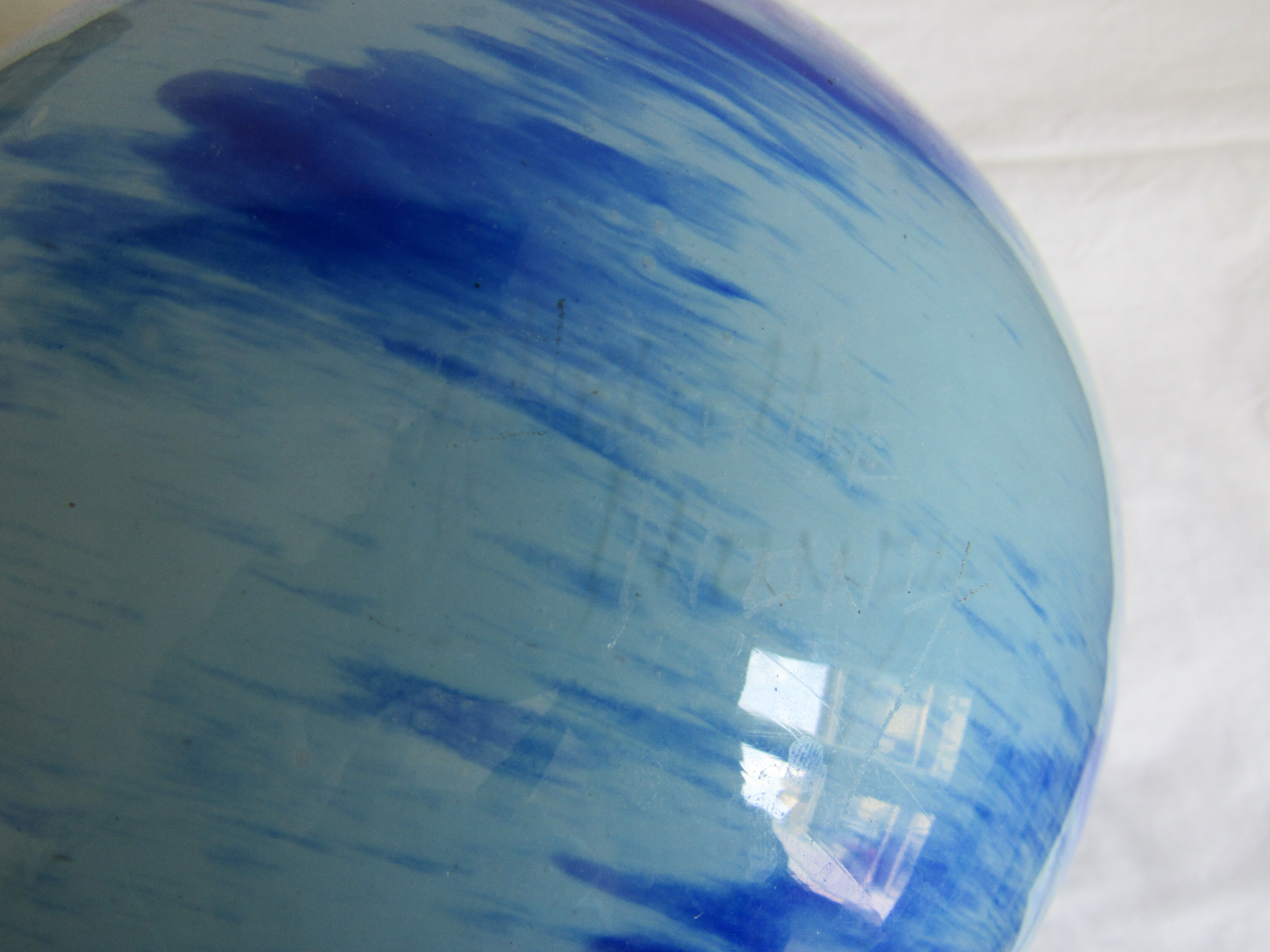Vase boule en verre Delatte