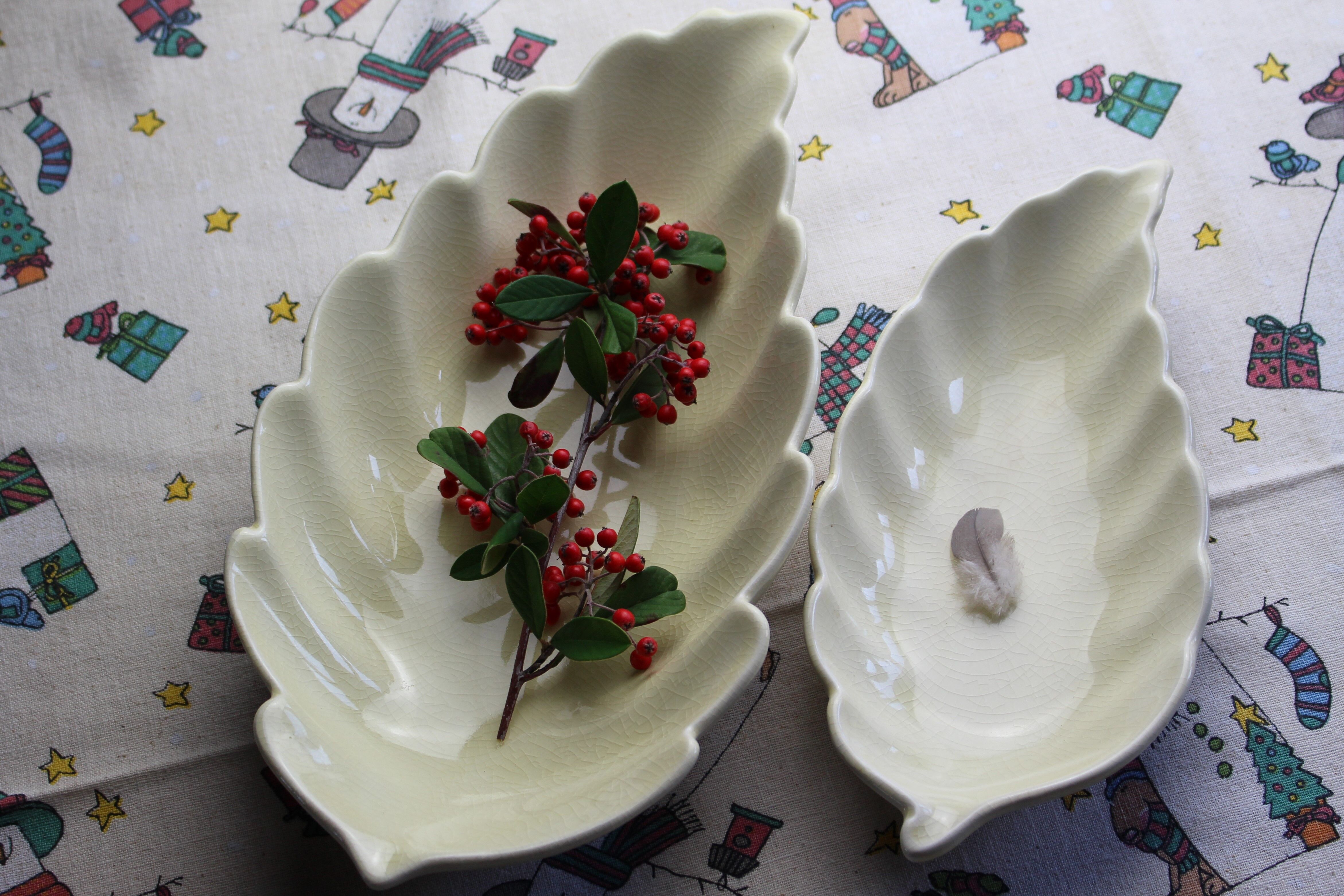 Lot of 2 ravines "leaf" in cracked earthenware