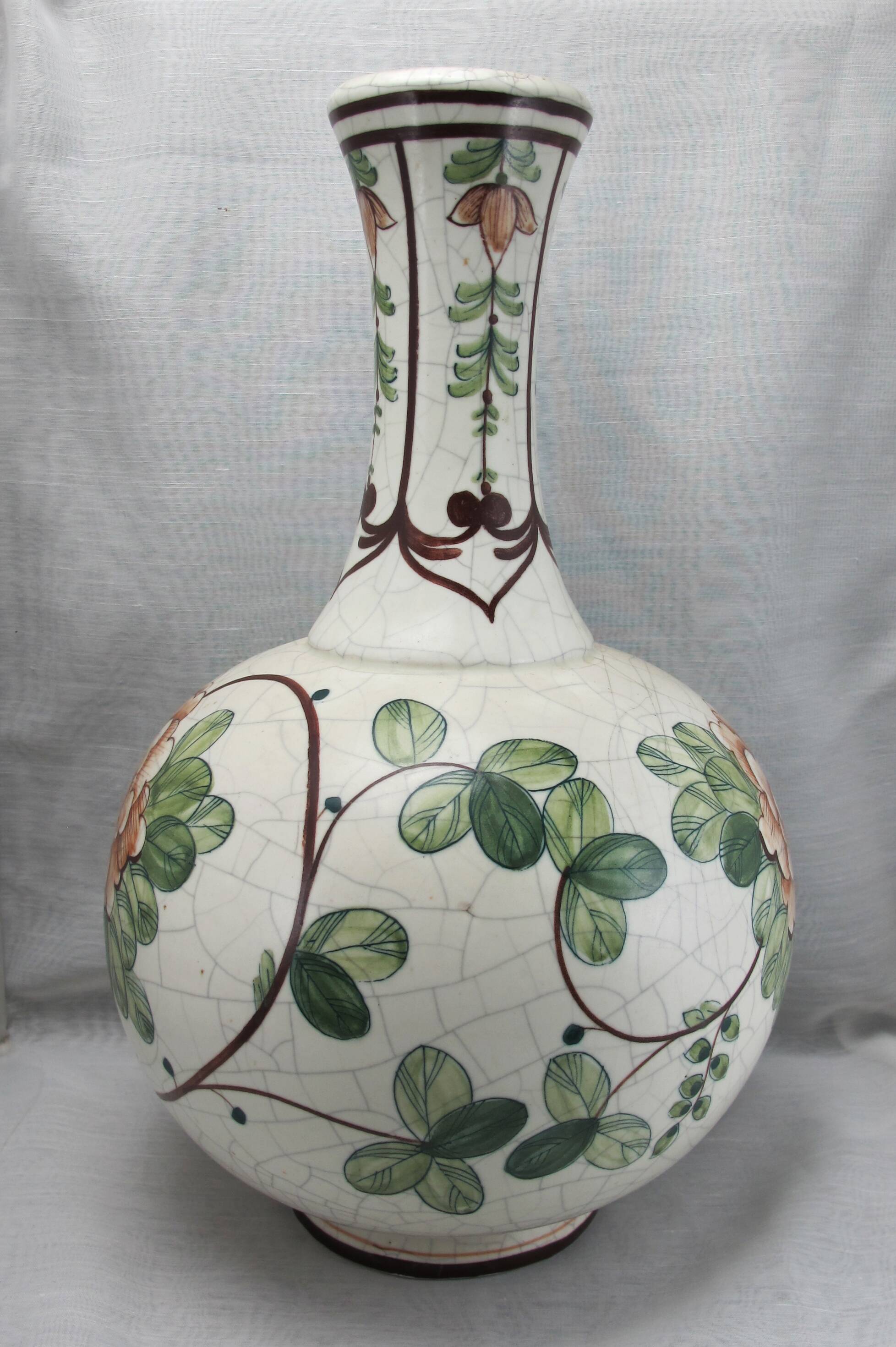 Large Spanish Benlloch vase in hand-painted ceramic