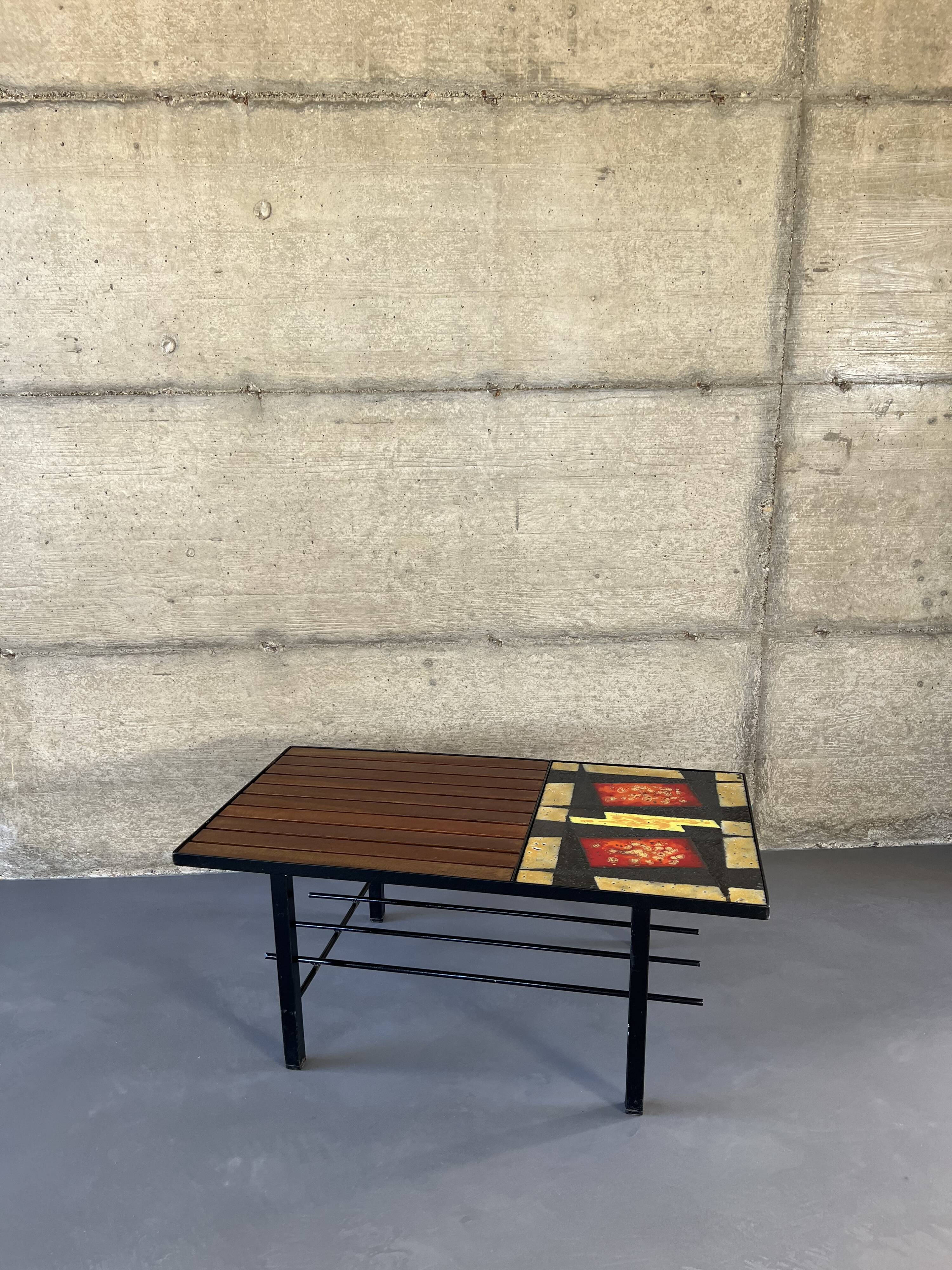 Table basse mid-century, teck, acier et pierre de lave