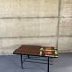 Table basse mid-century, teck, acier et pierre de lave