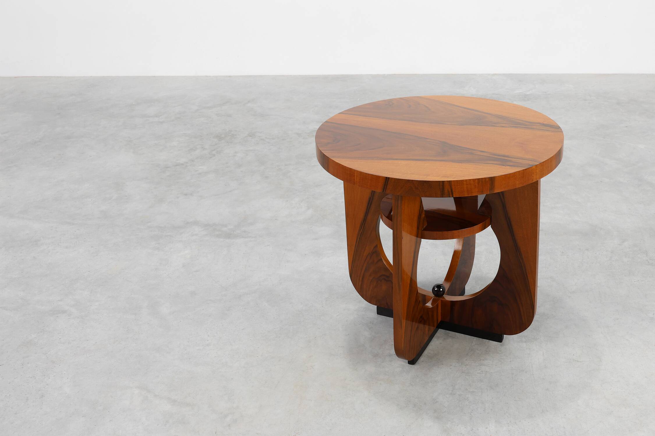 Table d'appoint, table basse ronde Art Déco en bois, France années 1920