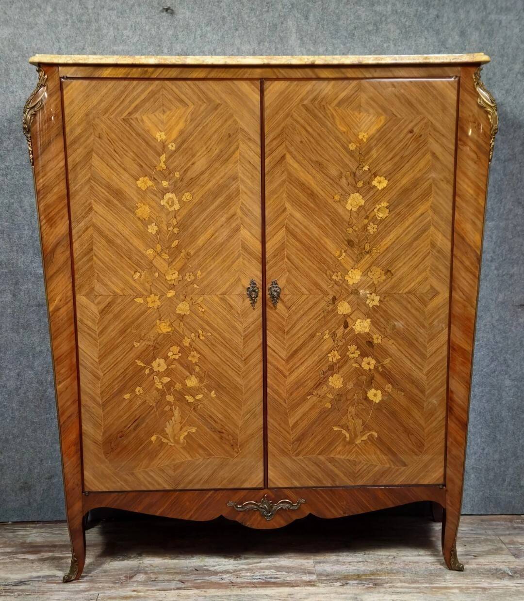 Curved Louis XV style armoire with floral marquetry, 20th century period.