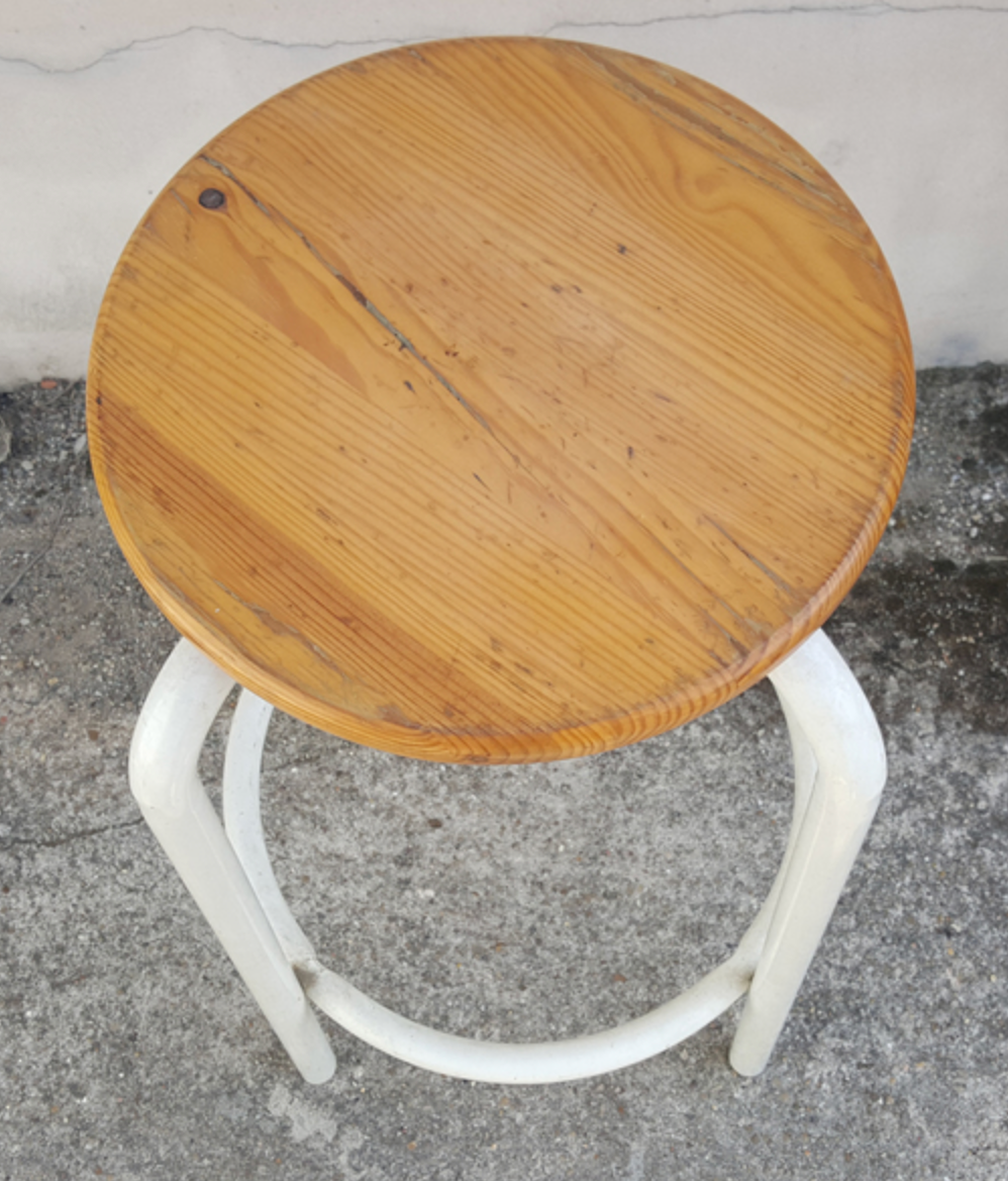 Tabouret haut industriel en bois et métal des années 50