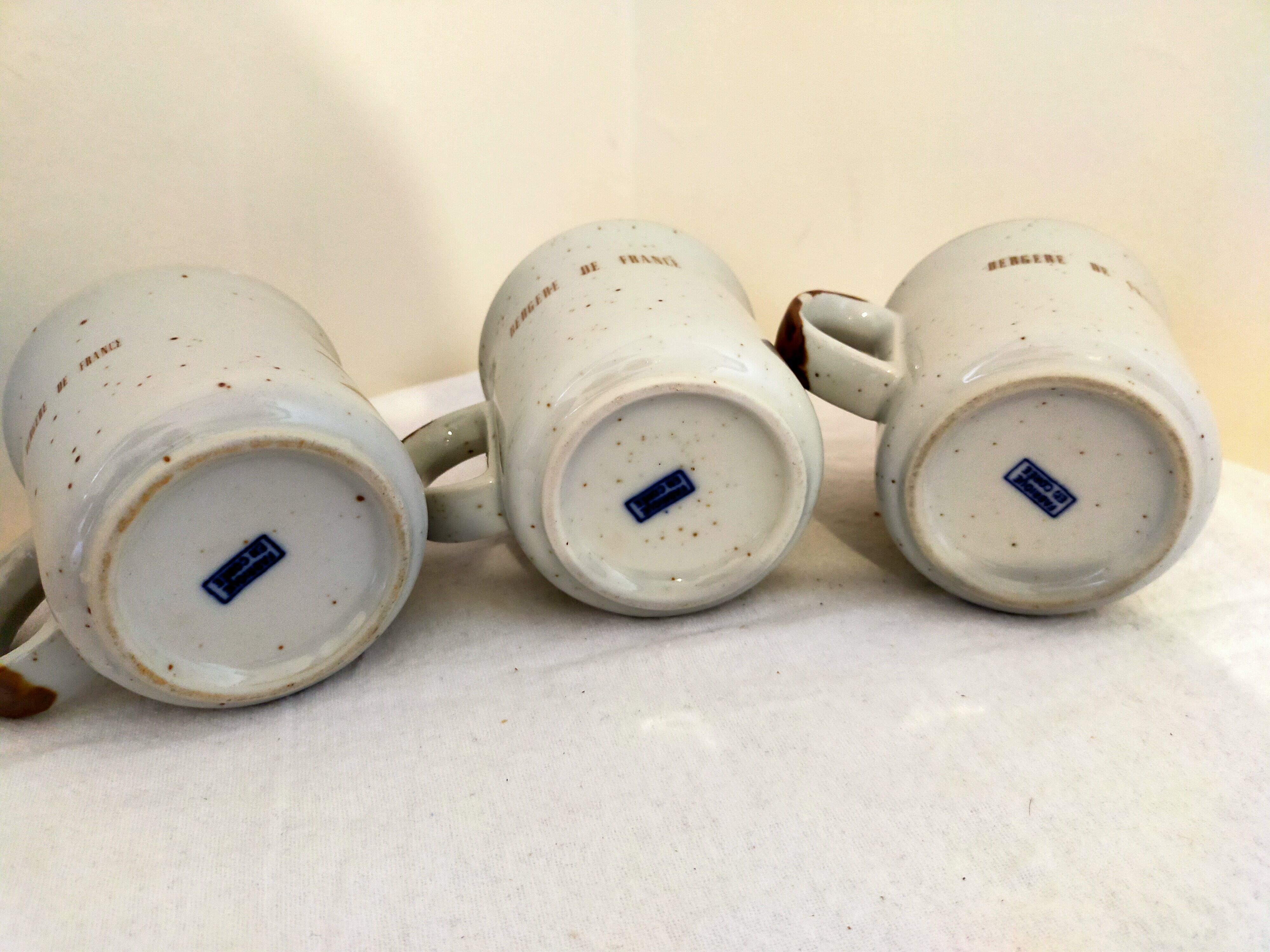 Set three flowered sandstone mugs