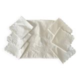 Round embroidered tablecloth with 6 napkins.