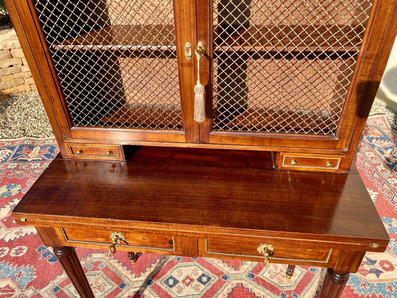 Bonheur du jour en acajou style Louis XVI