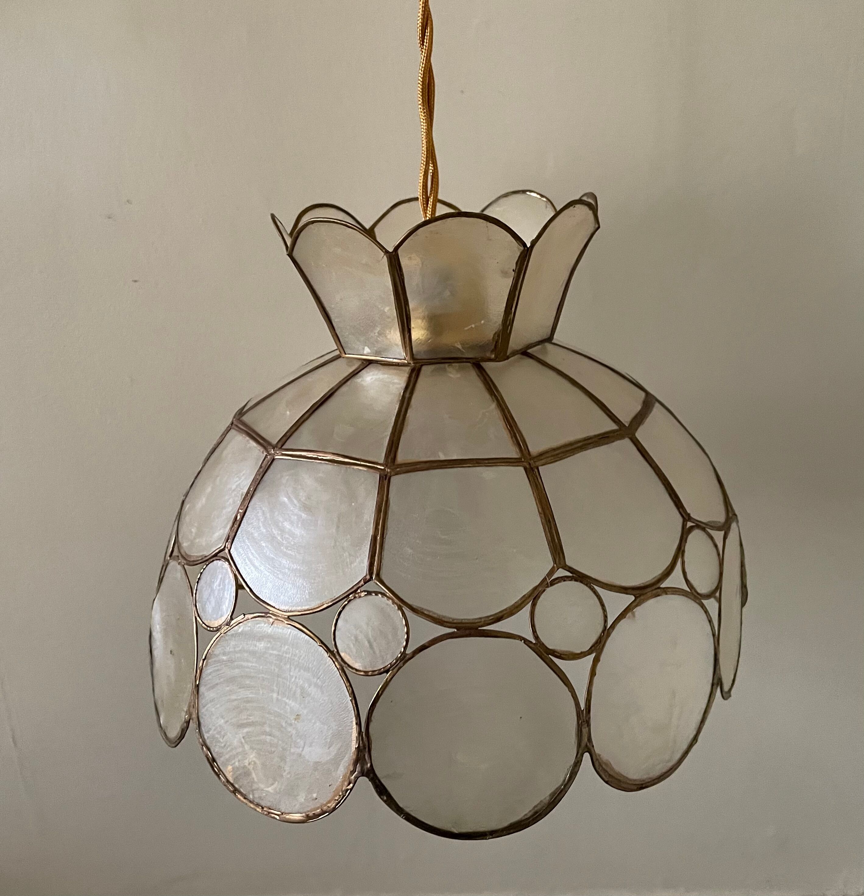 Suspension nacre et laiton