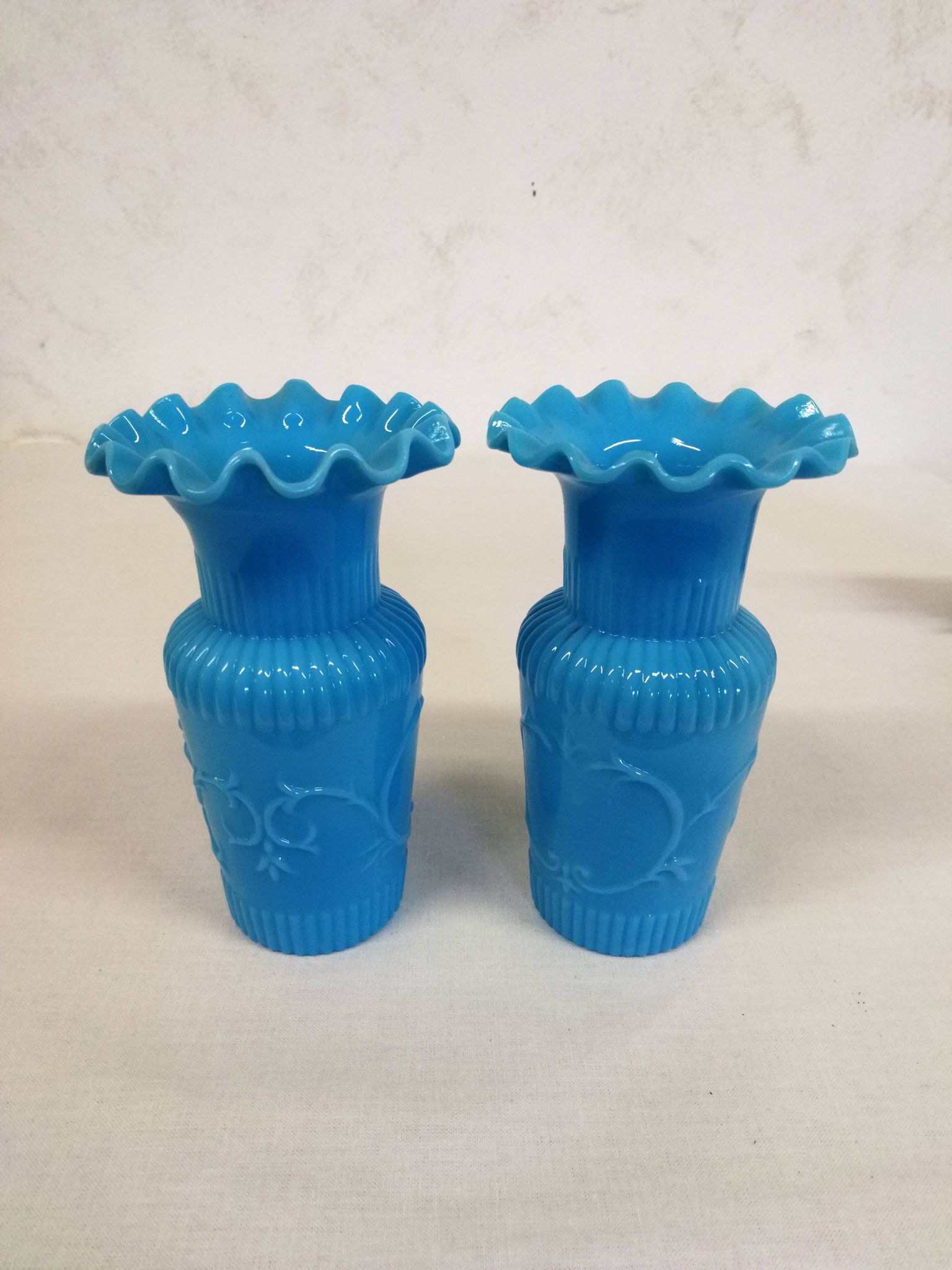 Paire de vases en opaline bleu
