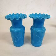 Paire de vases en opaline bleu